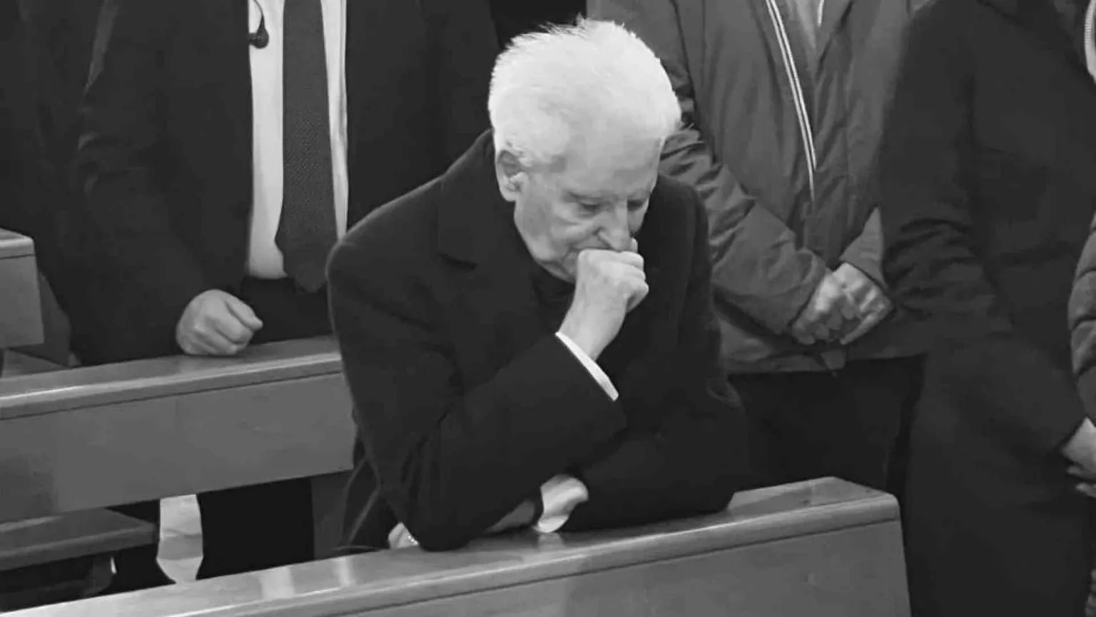Il presidente inginocchiato nella nostra chiesa, l'immagine che non dimentico