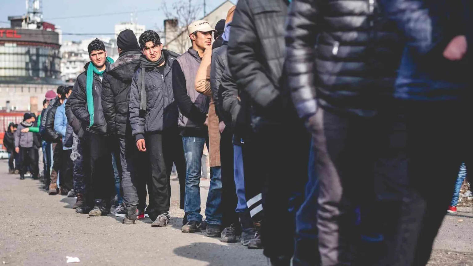 Ingressi dimezzati lungo la rotta balcanica, ma a Trieste migranti al gelo