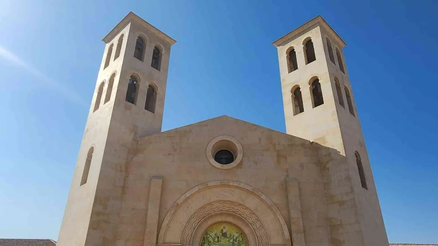 Là dove c'era il campo minato ora sorge la chiesa del Battesimo di Gesù