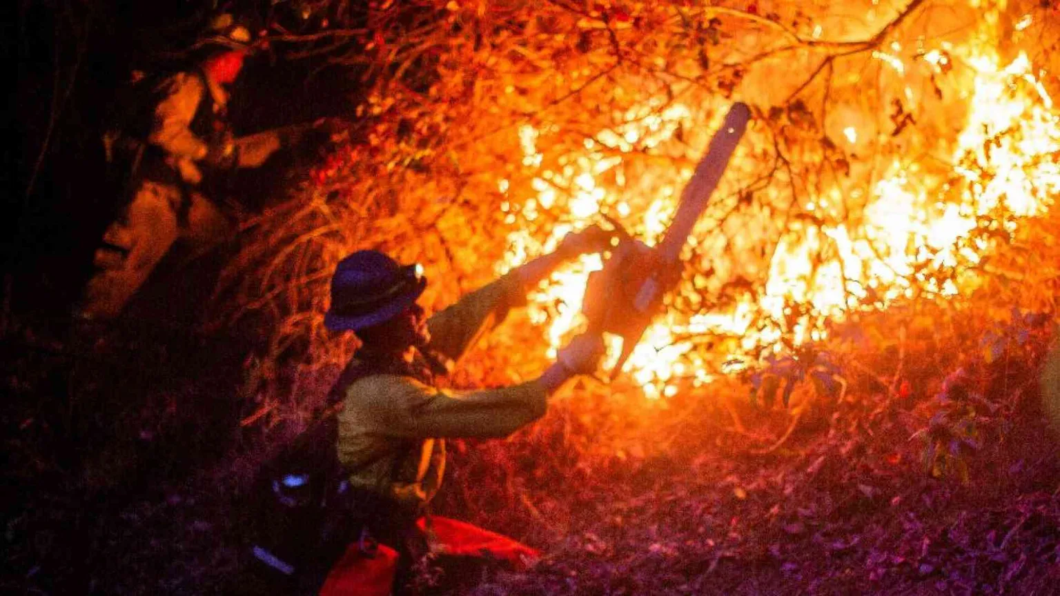 Los Angeles brucia ancora. E le vittime sono salite a 24