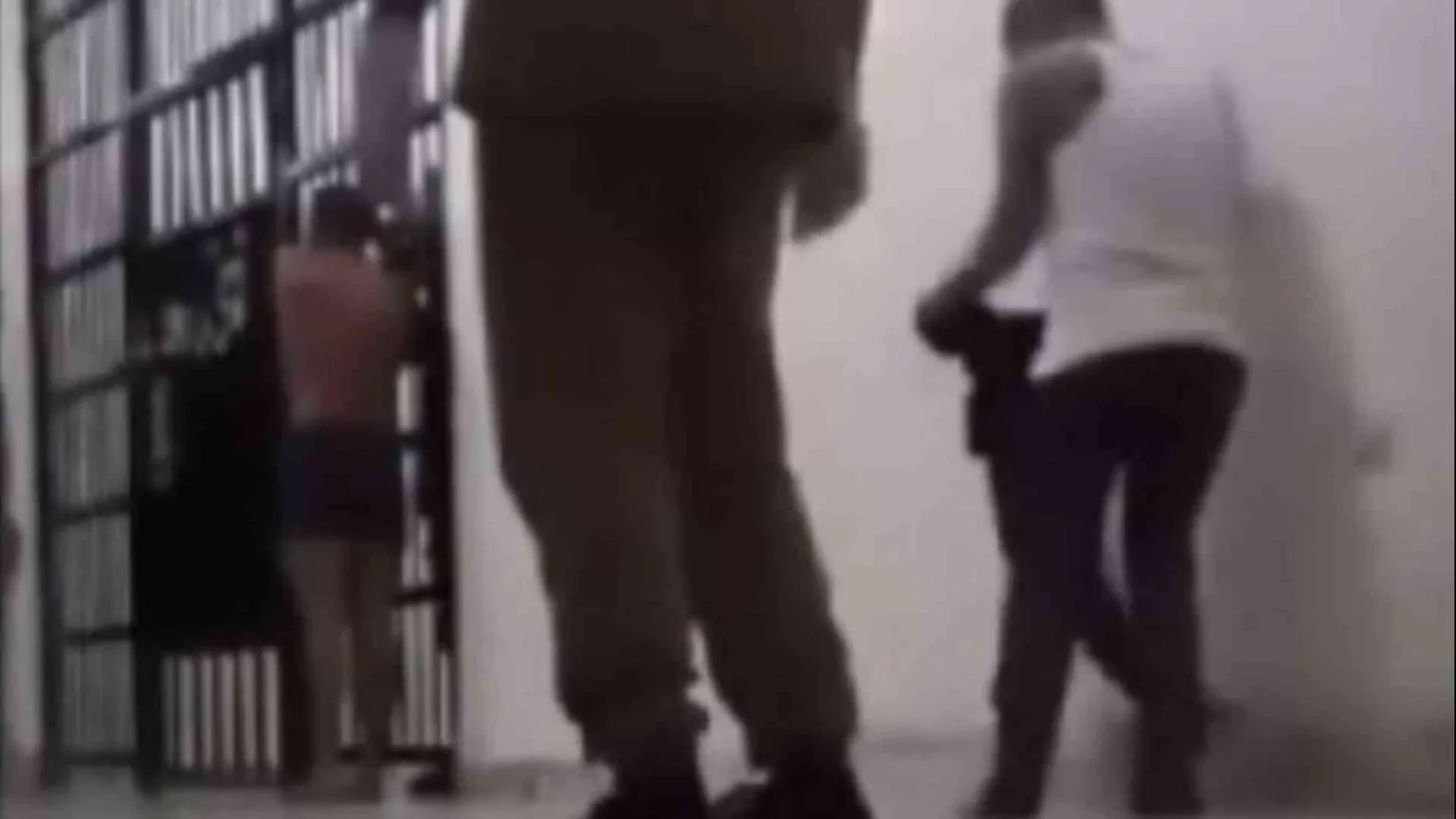 Orrore in Libia: torture nei centri e deportazioni nel deserto. Ecco le prove
