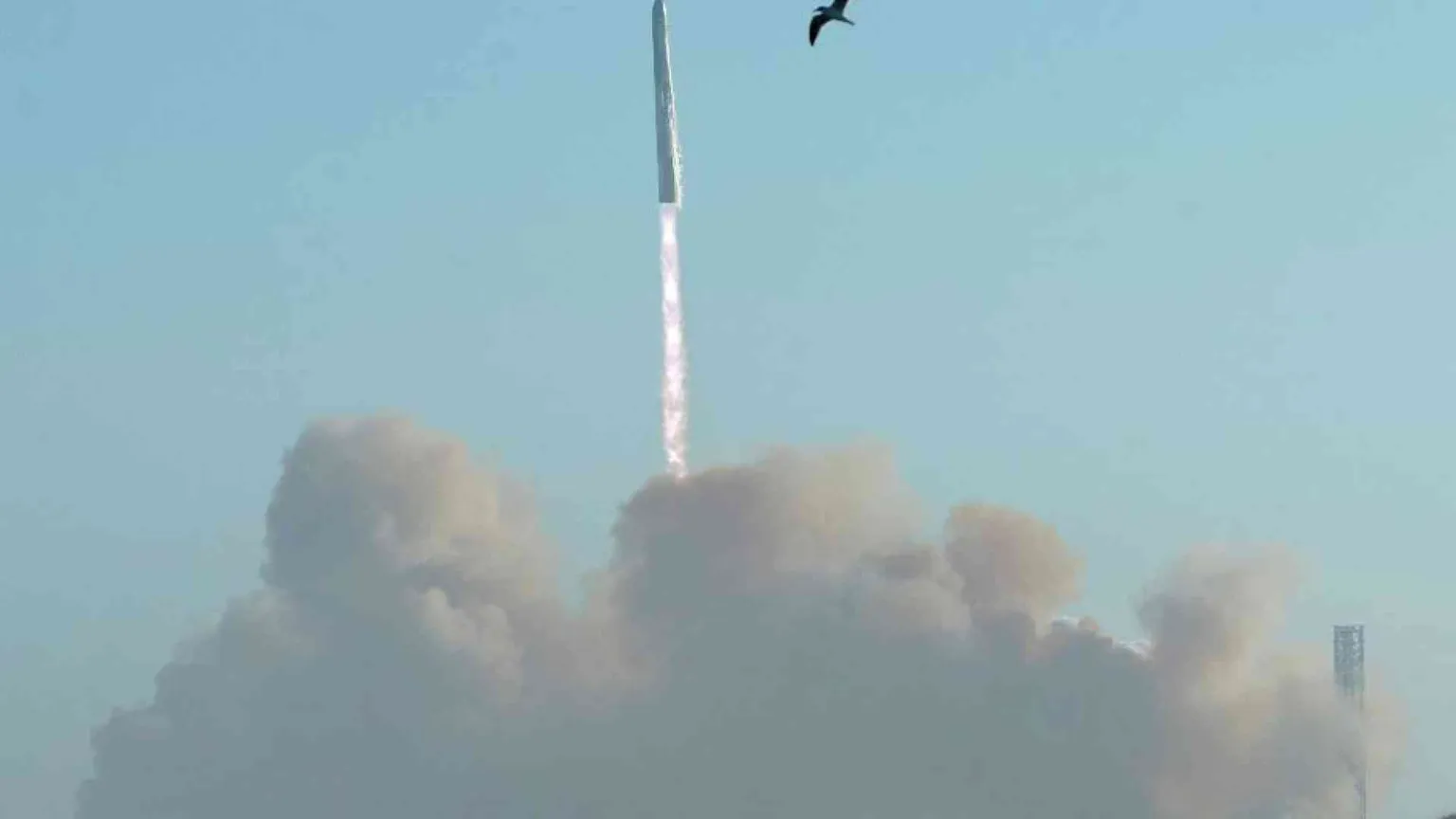 SpaceX: successo a metà per Starship, con spettacolo nei cieli
