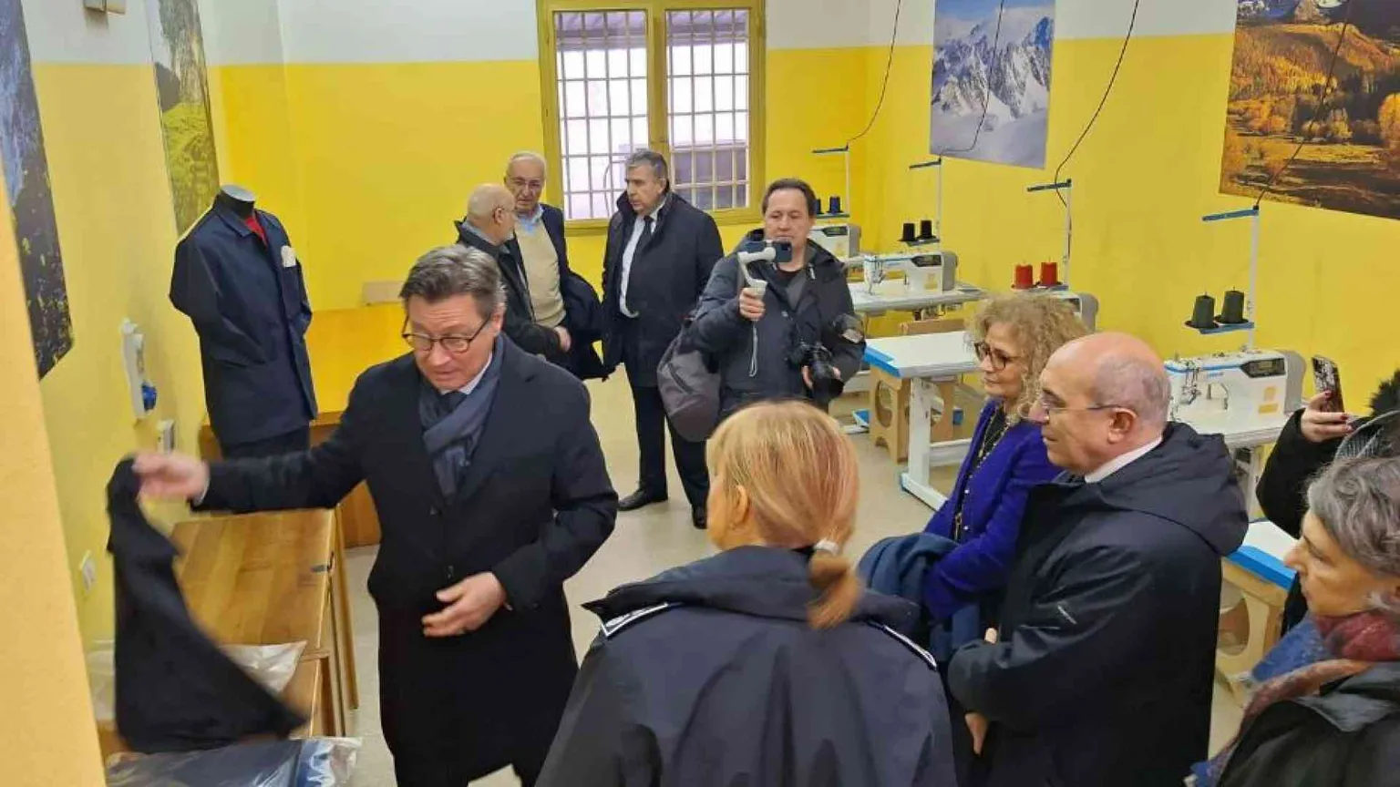 Una linea di vestiti nel carcere di Busto Arsizio