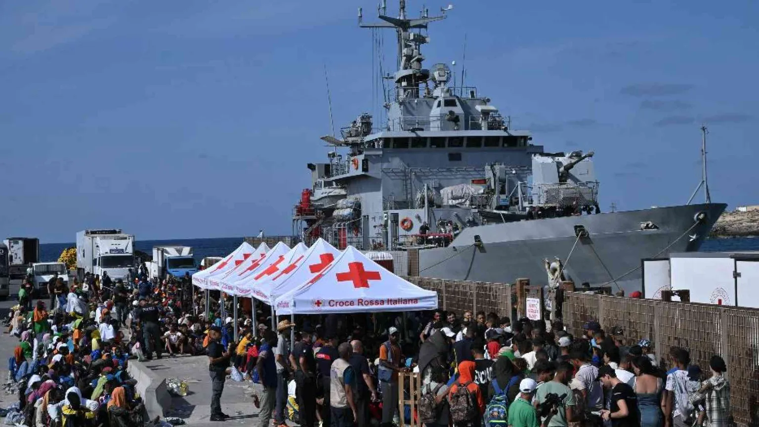 L'operazione Albania è ripartita: a bordo della Cassiopea ci sono 49 migranti