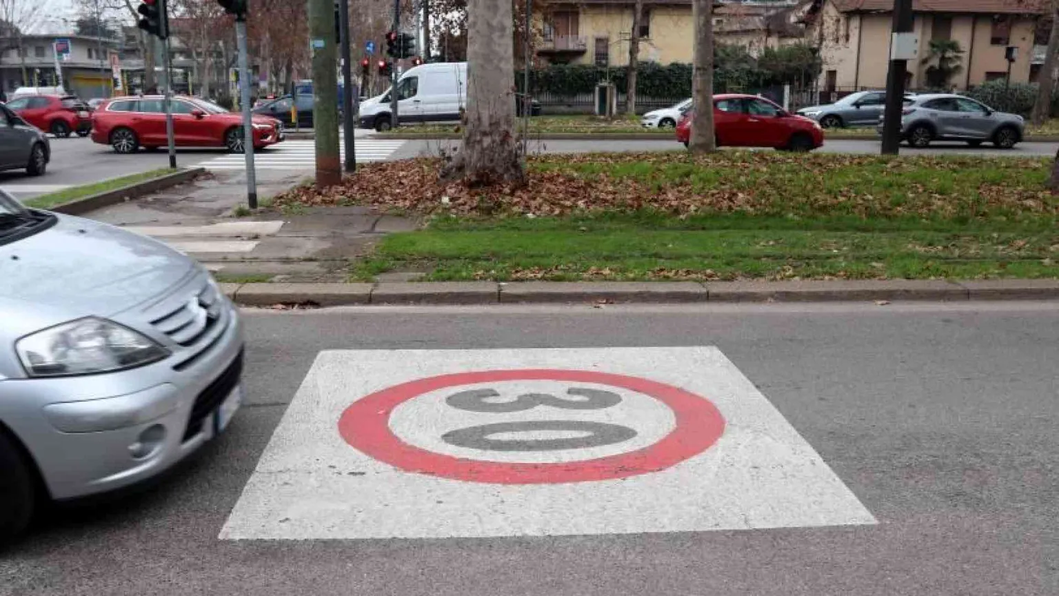 Più sicurezza e meno inquinamento: le città a 30 all’ora funzionano