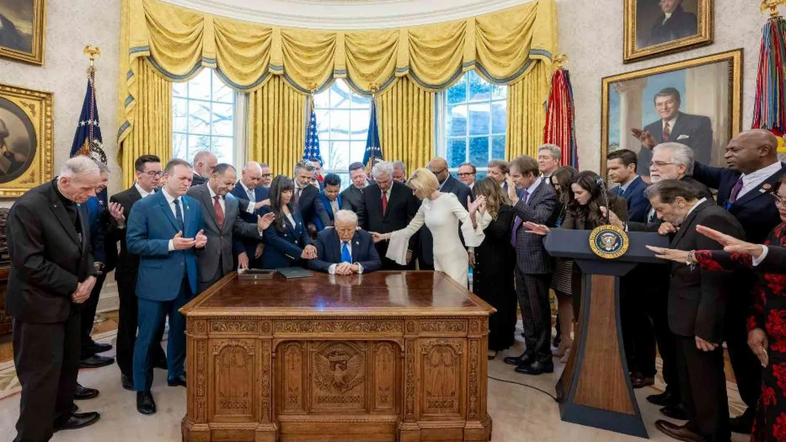 Dio come «fattorino cosmico» dei desideri umani: Il vangelo secondo Trump
