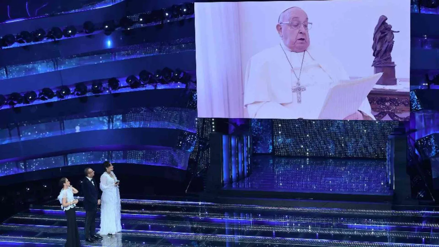 Le fake news sul messaggio del Papa: così Carlo Conti ha spento le polemiche