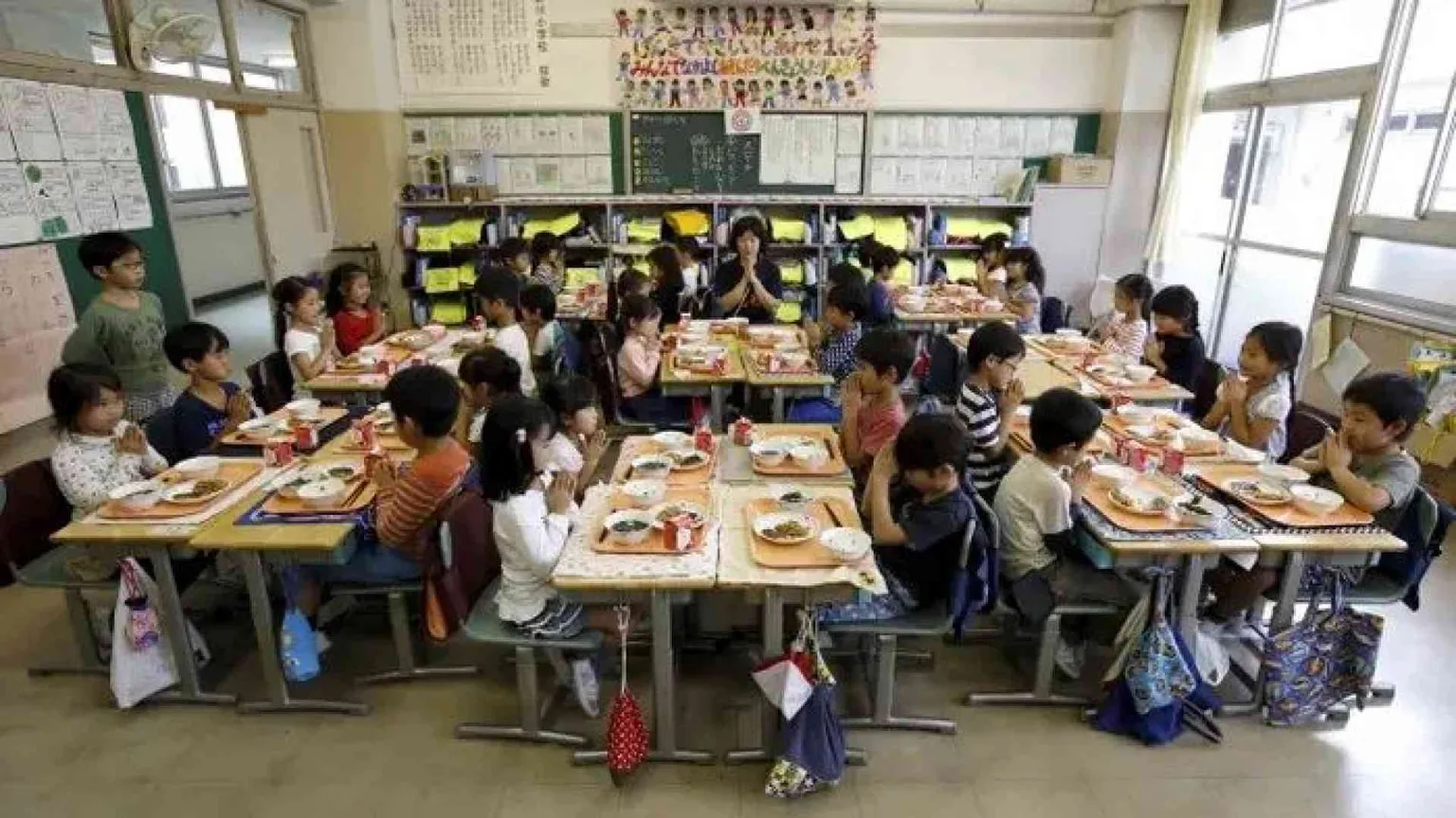 In Giappone le mense dei bambini sono un posto di ritrovo per i genitori