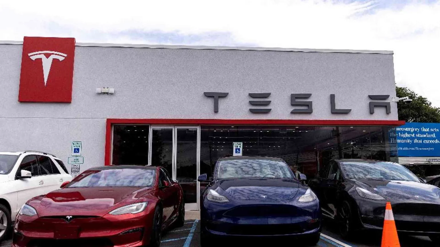 Incubo multe sull’auto europea: Tesla ringrazia e si arricchisce