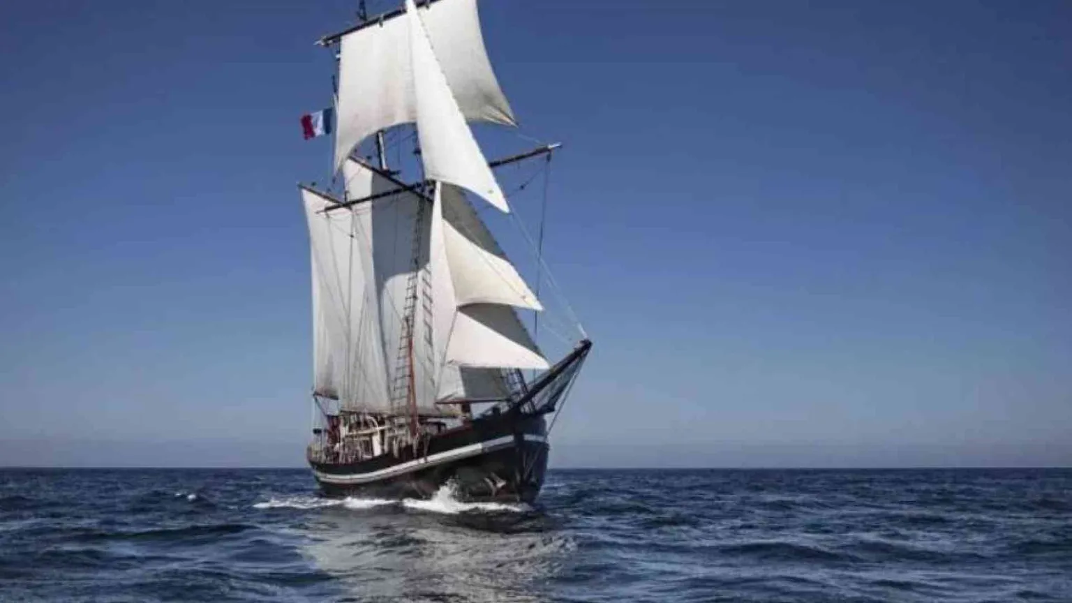 Salpa la nave della pace nel Mediterraneo con 200 giovani