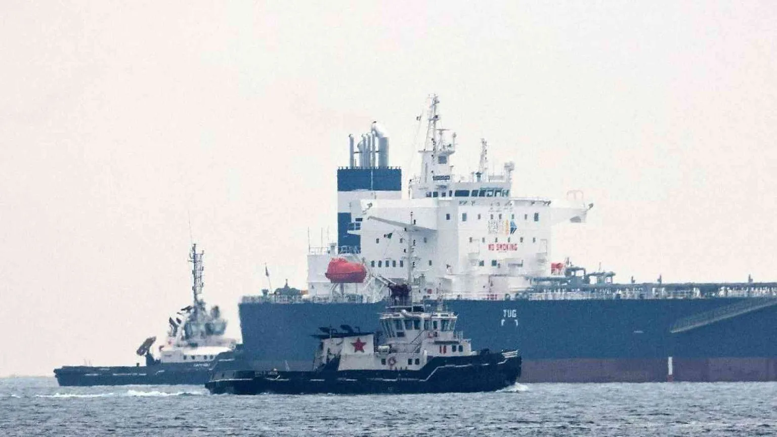 Petroliera colpita a Savona: 7 giorni di misteri