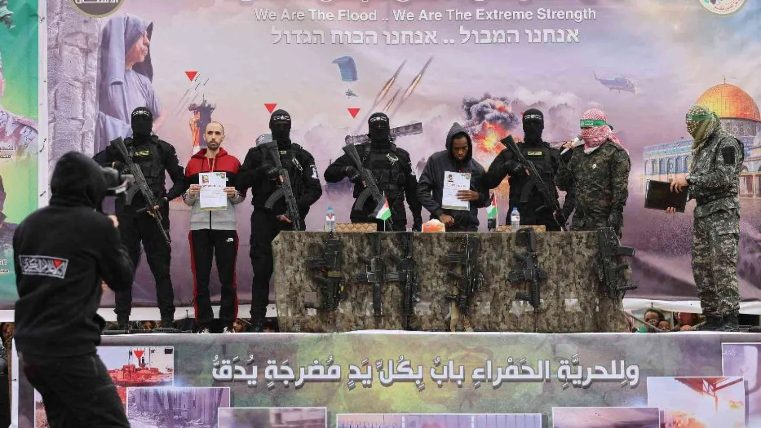 Hamas ha liberato gli ostaggi mettendo in scena l'ormai consueto rituale