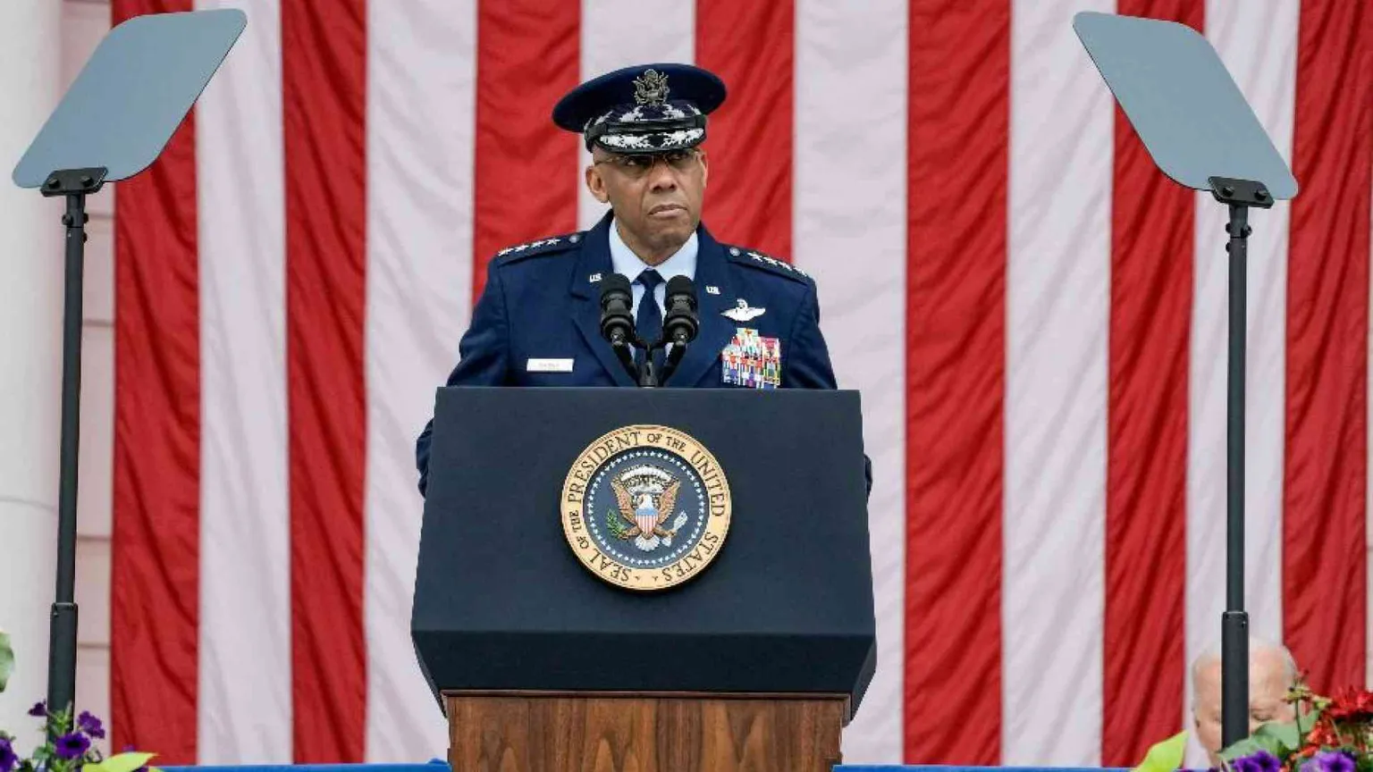 La scure di Trump sul Pentagono: licenziato il capo di Stato maggiore