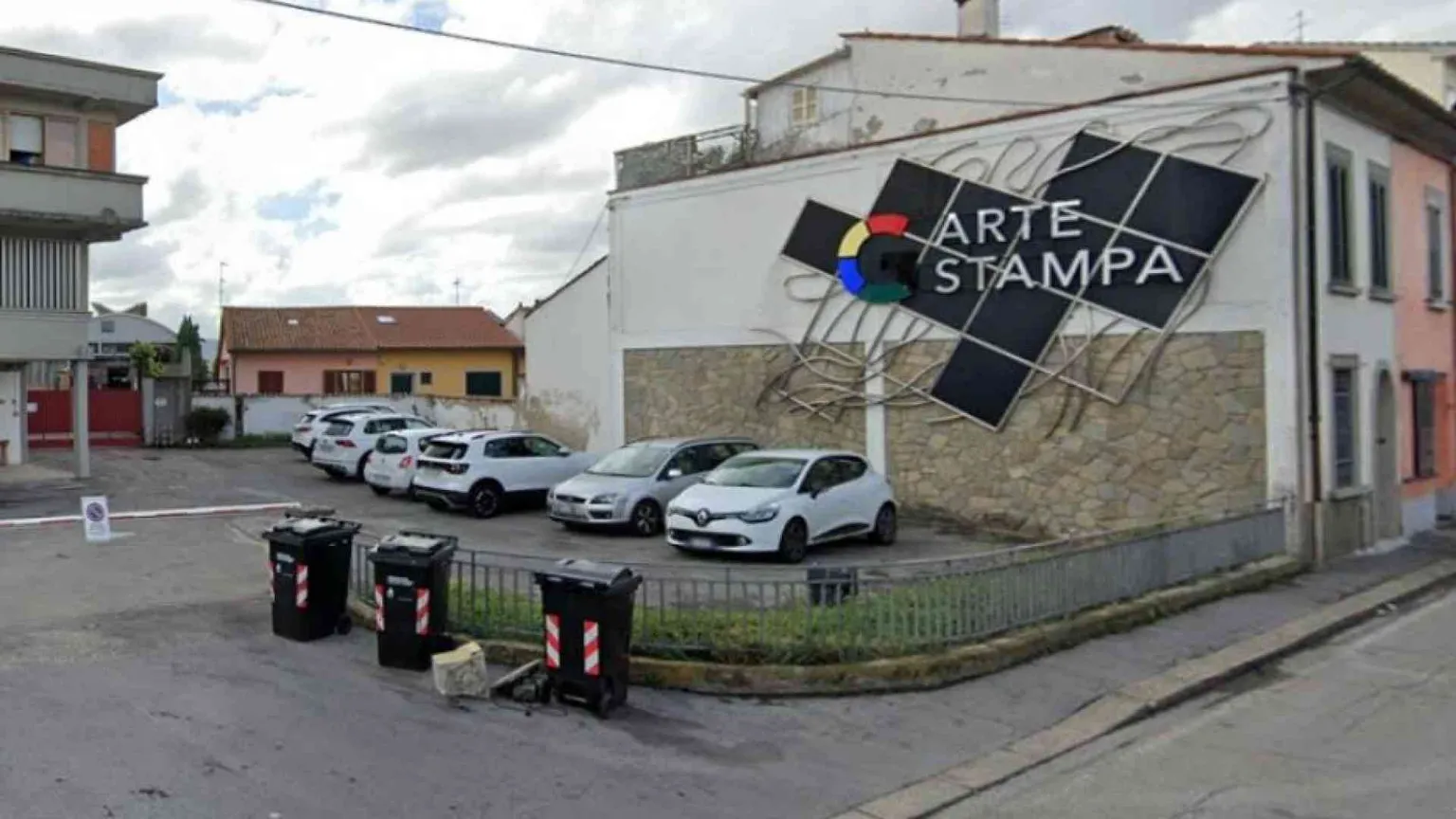 Erano ai domiciliari, ma continuavano a sfruttare gli operai