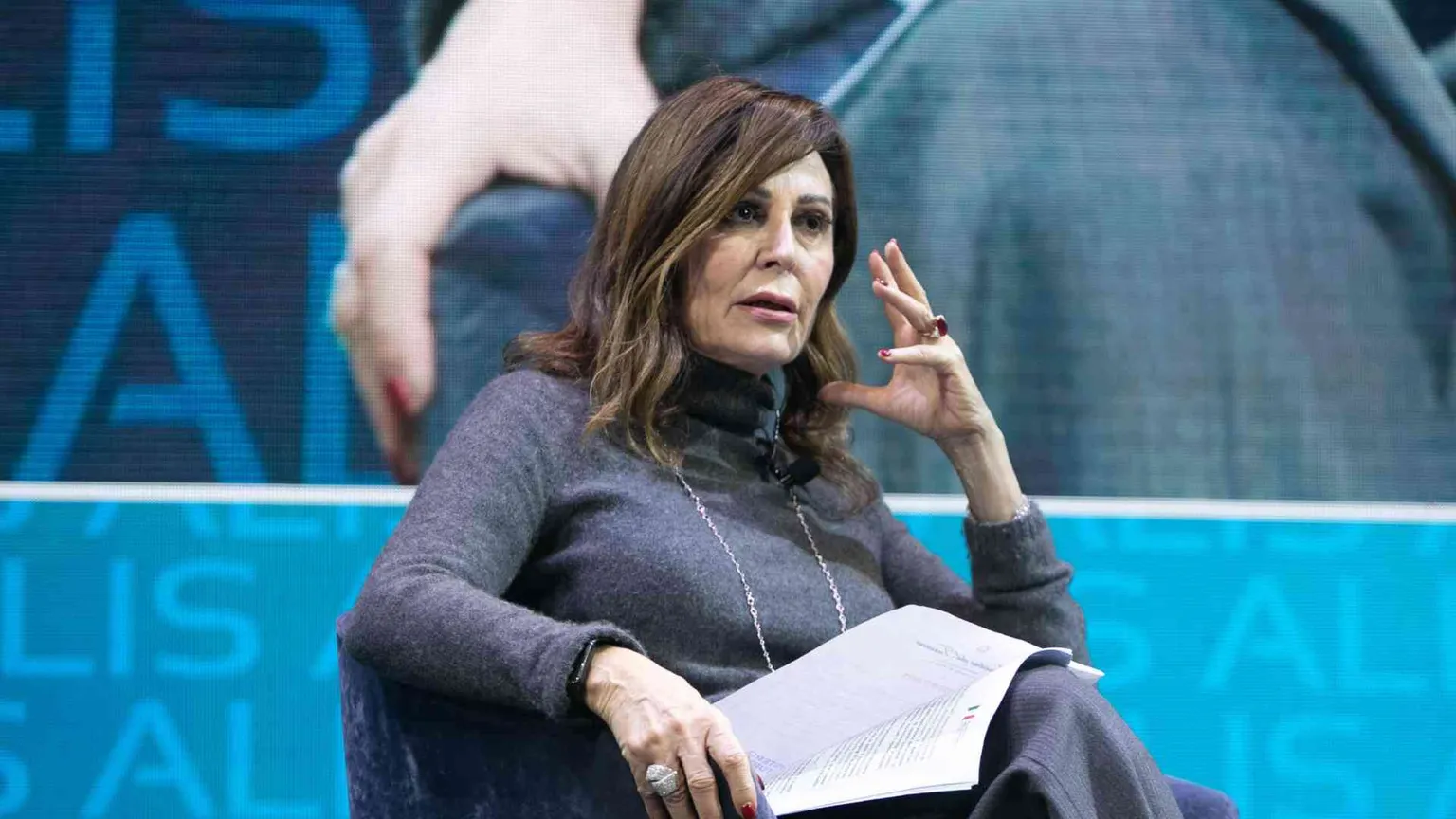 Santanchè, sfiducia bocciata: «Rifletterò sulle dimissioni»