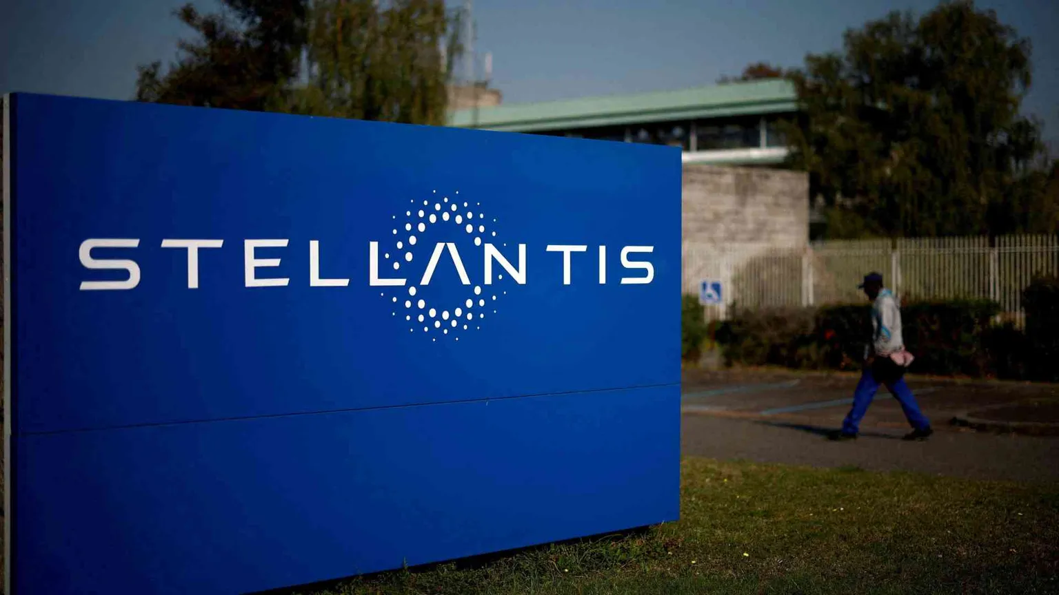 Stellantis, l'utile netto crolla del 70% nel 2024