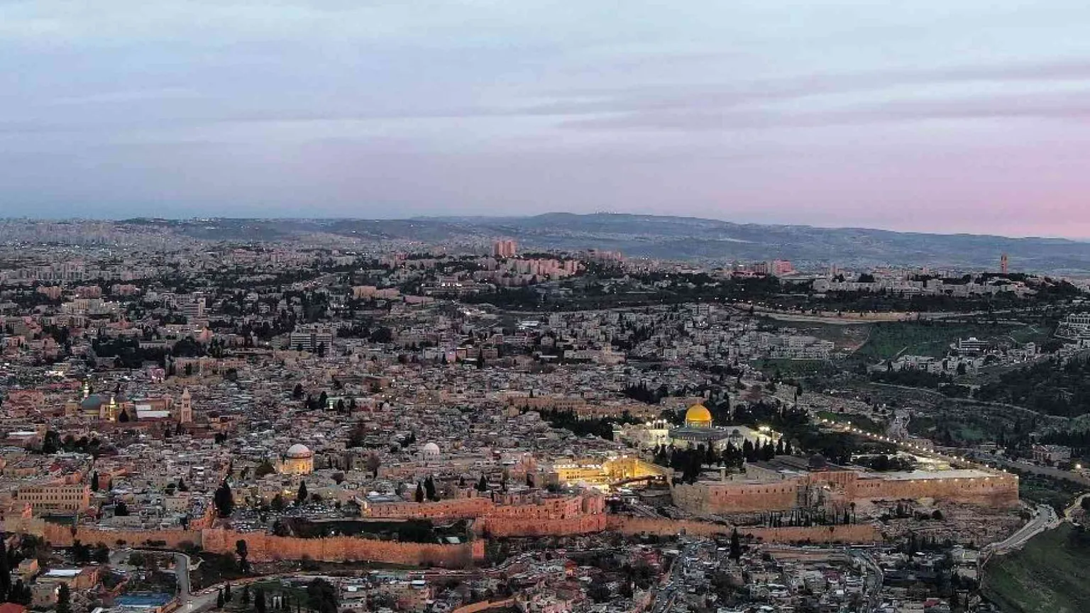 Otto arresti a Gerusalemme. «Hanno sputato contro una chiesa»