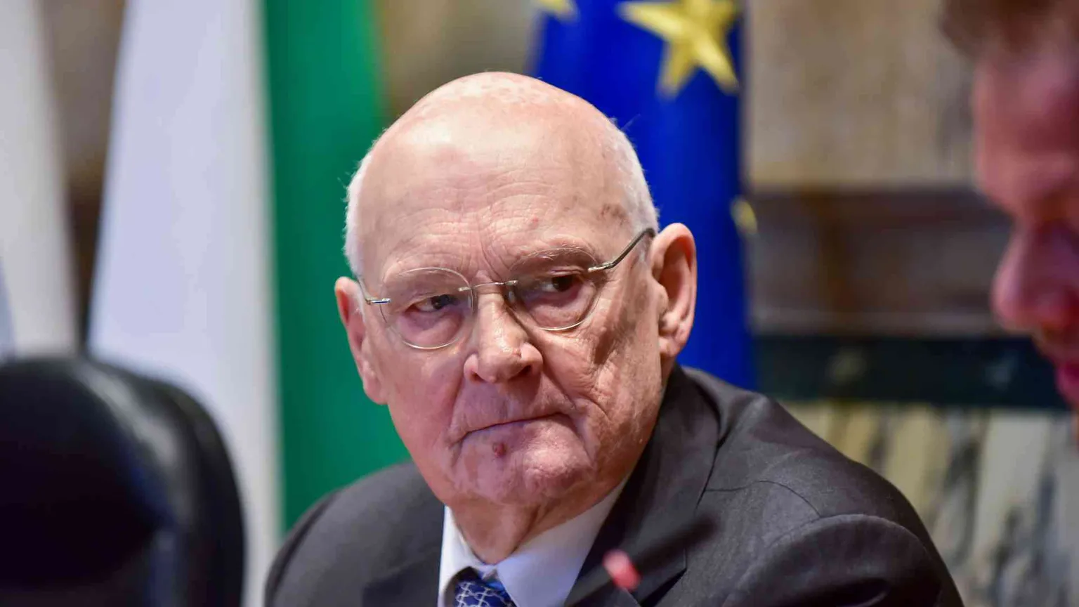 Zamagni: «Perché la corsa al riarmo è un tragico errore»