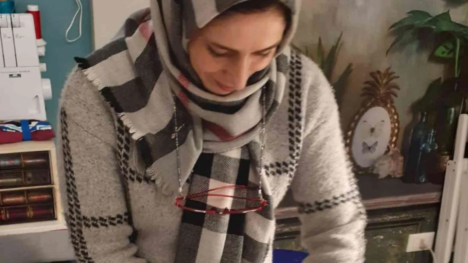 In fuga dall'Afghanistan, con ago e filo la nuova vita di Mariam