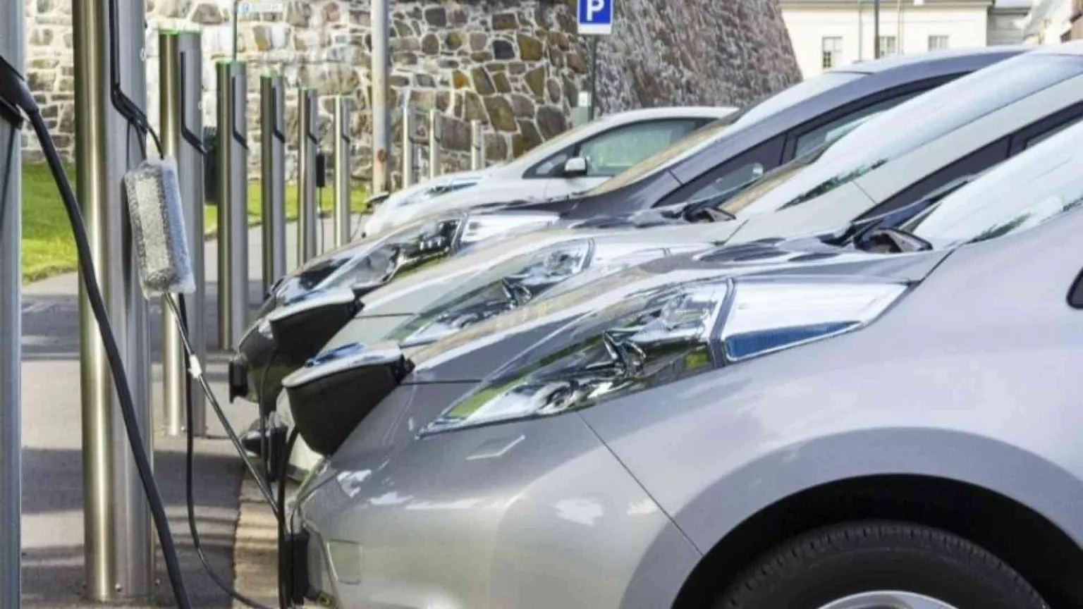 In Norvegia si vendono solo auto elettriche, ma il merito è del petrolio