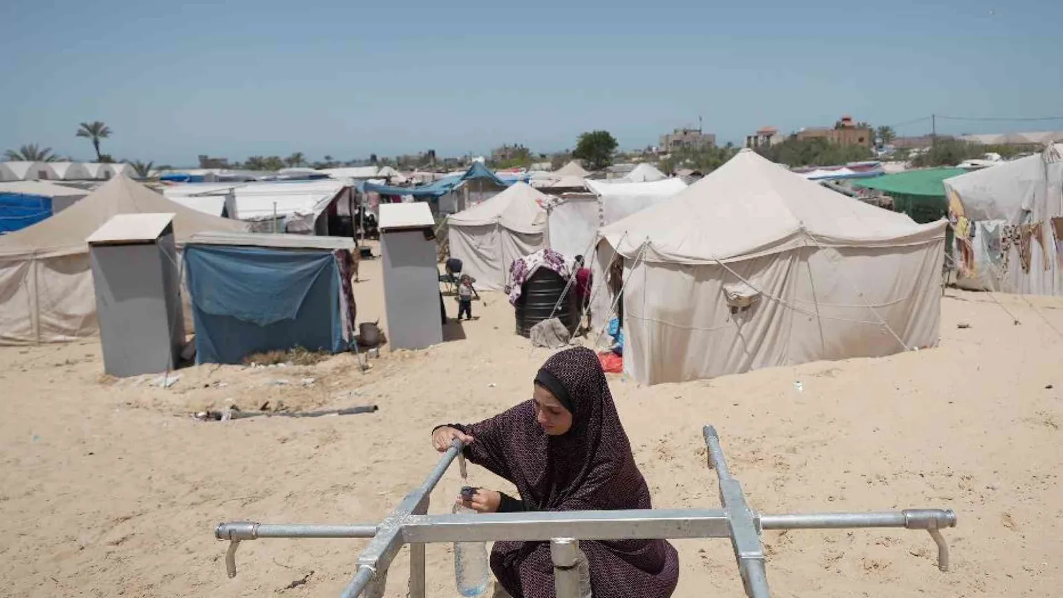 Gaza senza acqua rischia anche una catastrofe sanitaria