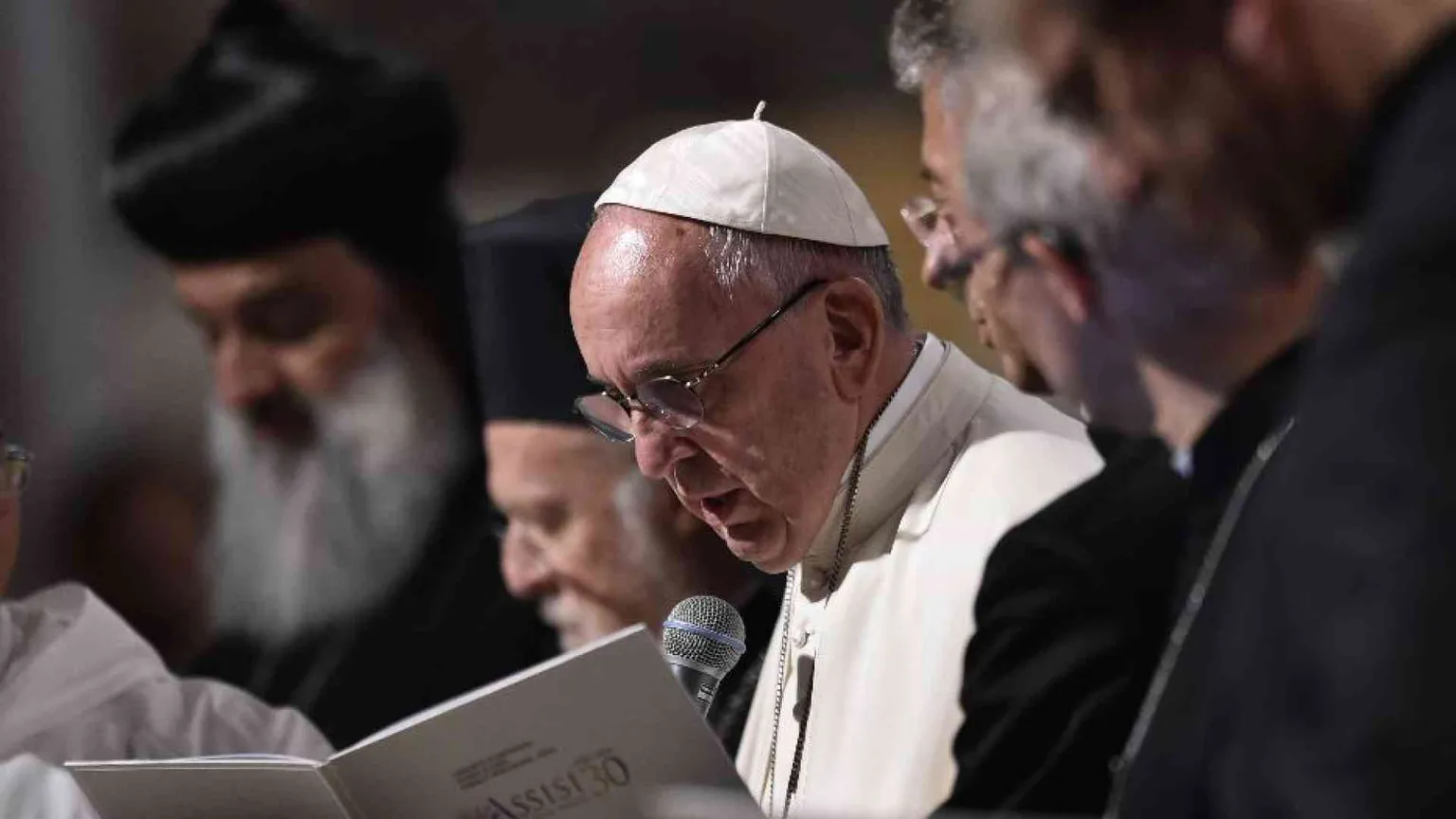 Papa Francesco dal Gemelli: «Disarmare le parole, le menti e la Terra»