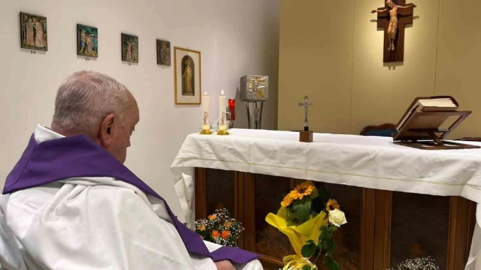 Torniamo un attimo alla foto del Papa e a quello che nessuno ha (ancora) visto