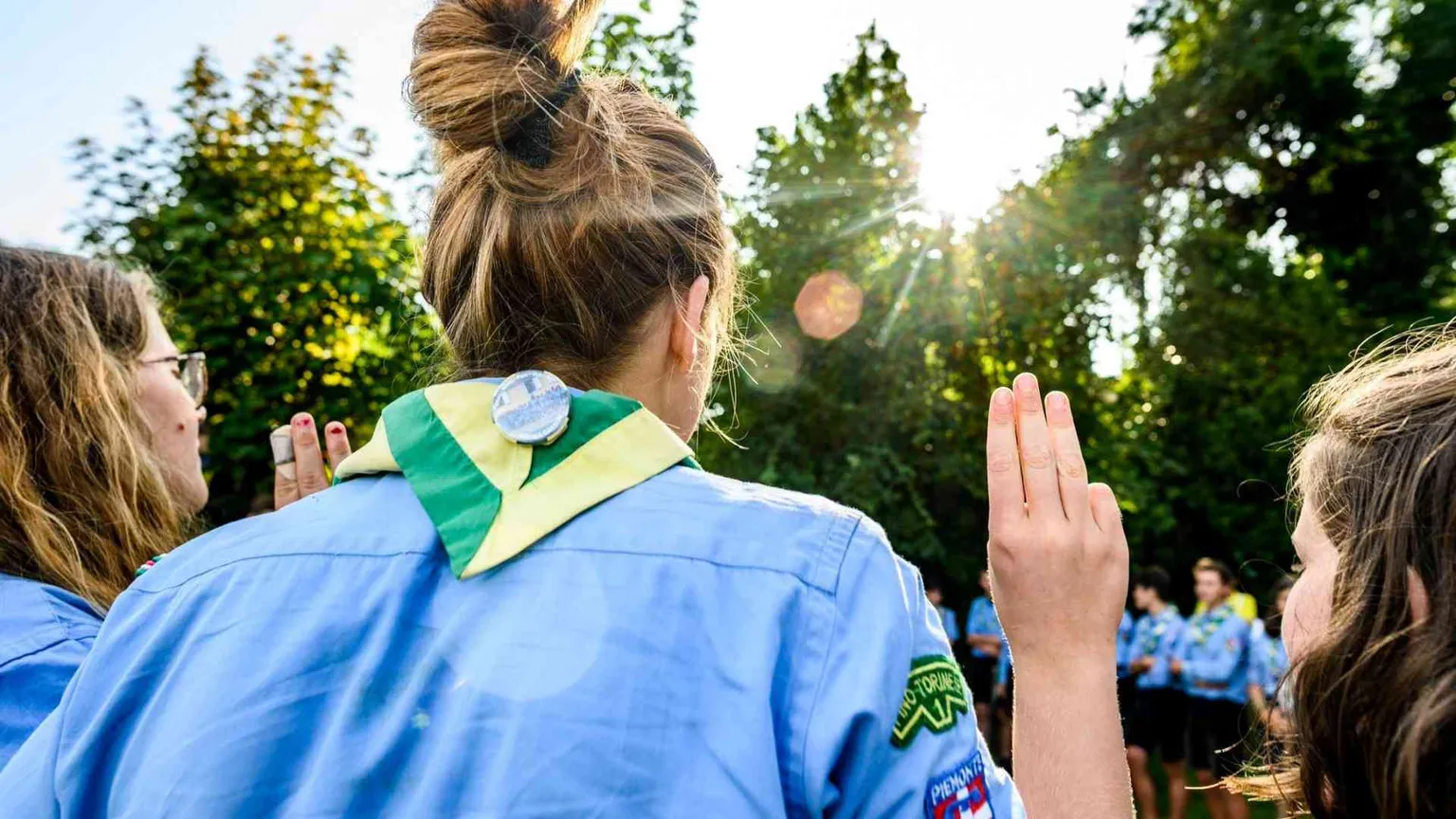 Quei camiciotti azzurri e la sfida di educare su “strade non battute”