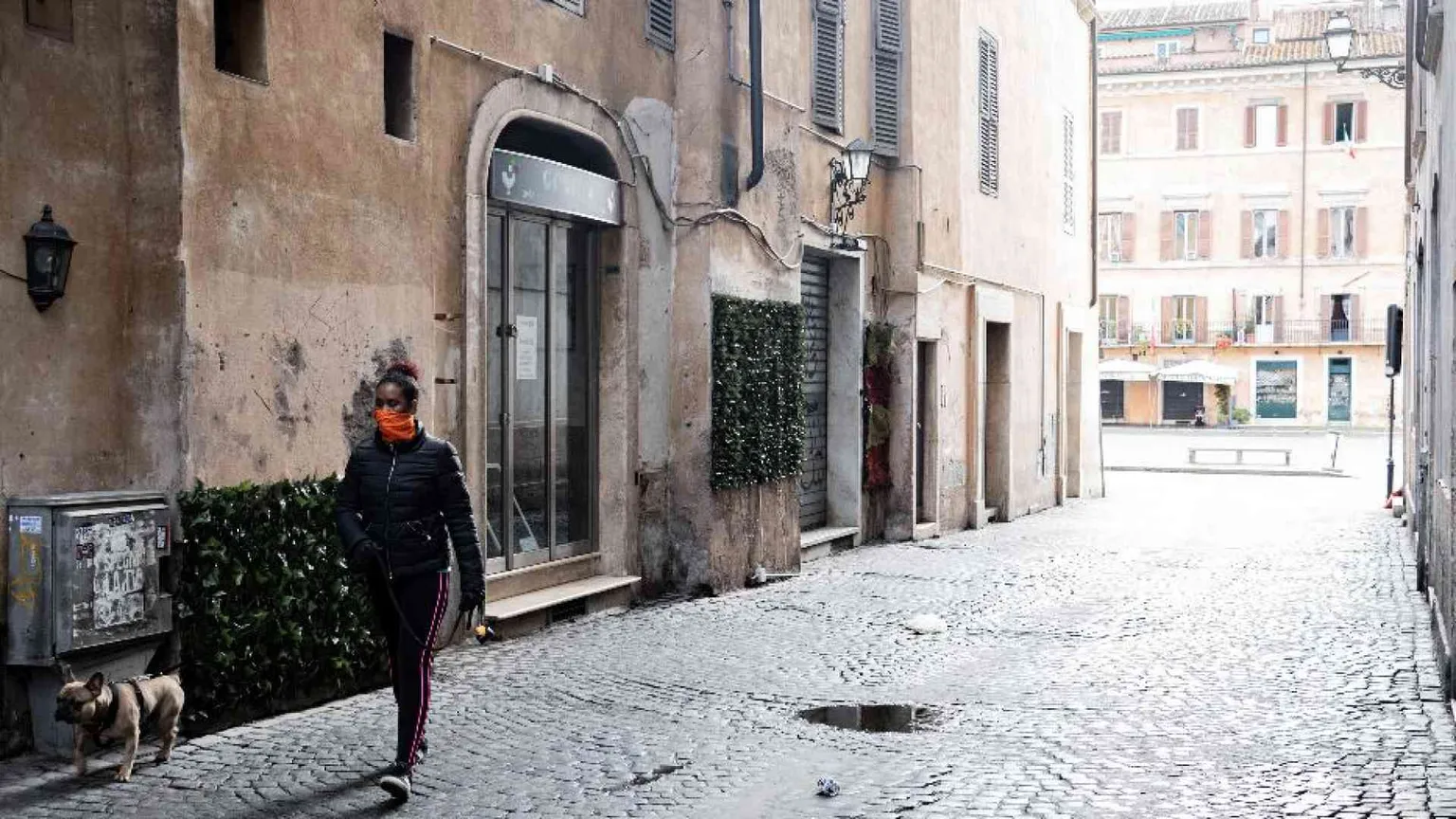 Alloggi per turisti e ristoranti sfrattano i negozi tradizionali