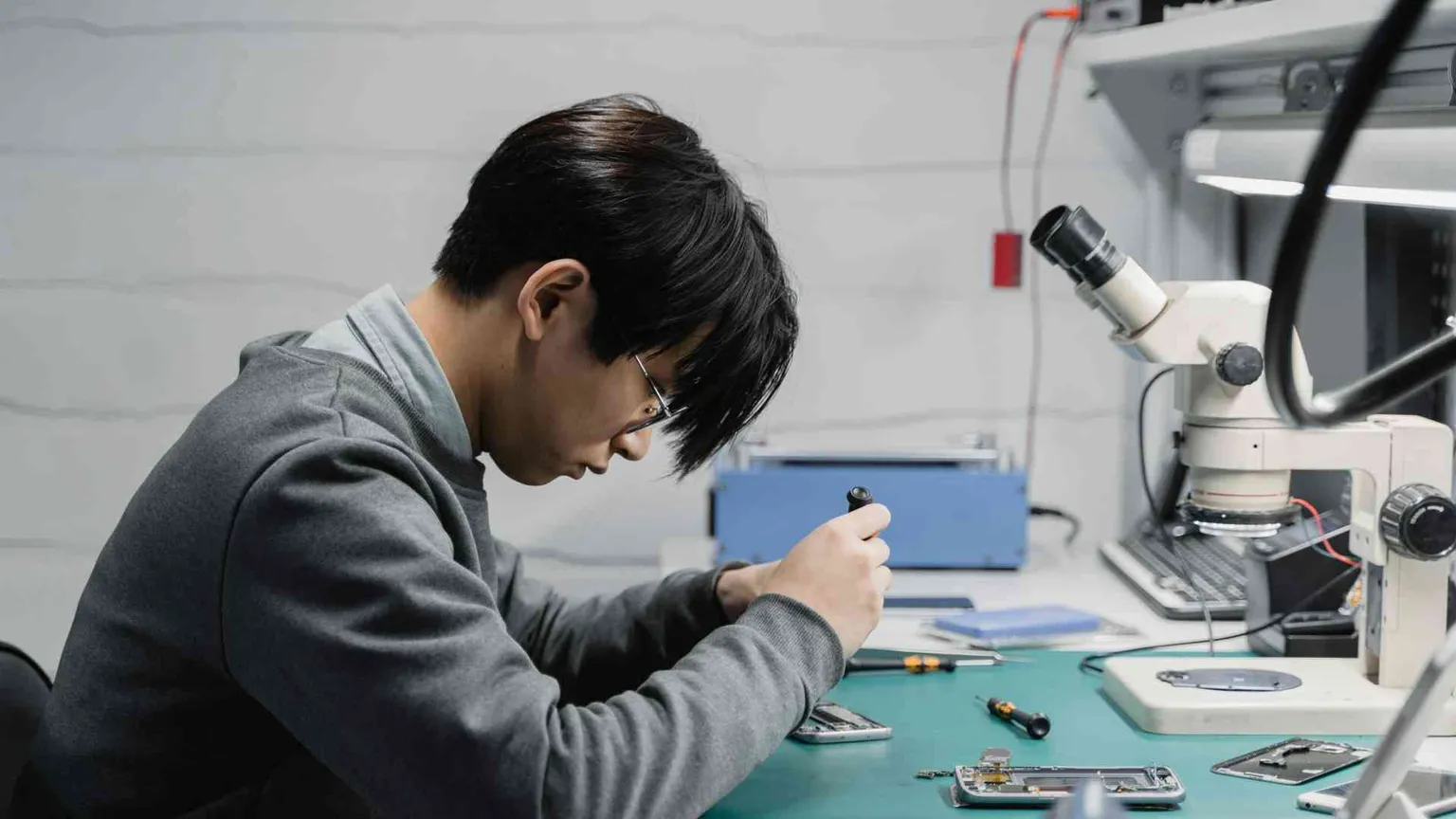 «Lavorate 64 ore alla settimana»: il pressing delle aziende asiatiche