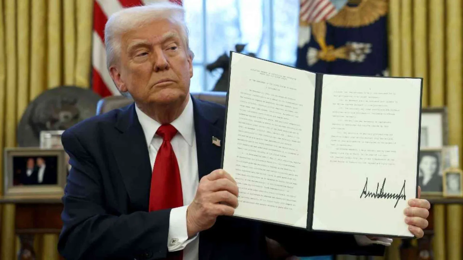 Trump: «Dazi del 25% sulle auto importate». Tonfo delle Borse in Asia ed Europa