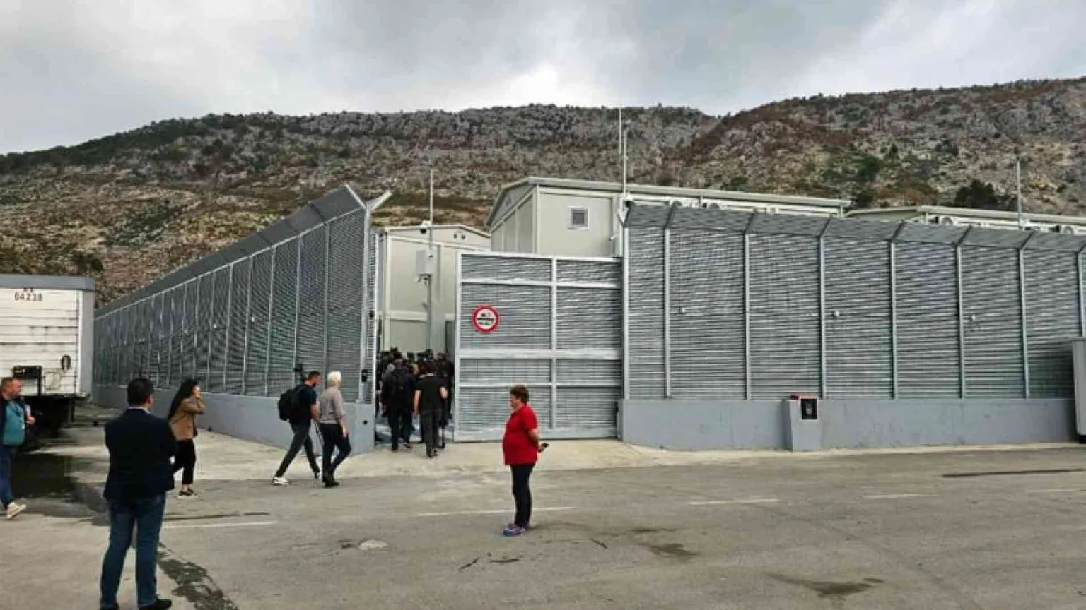 Un miliardo per due centri vuoti. Sull'Albania il governo prova a cambiare