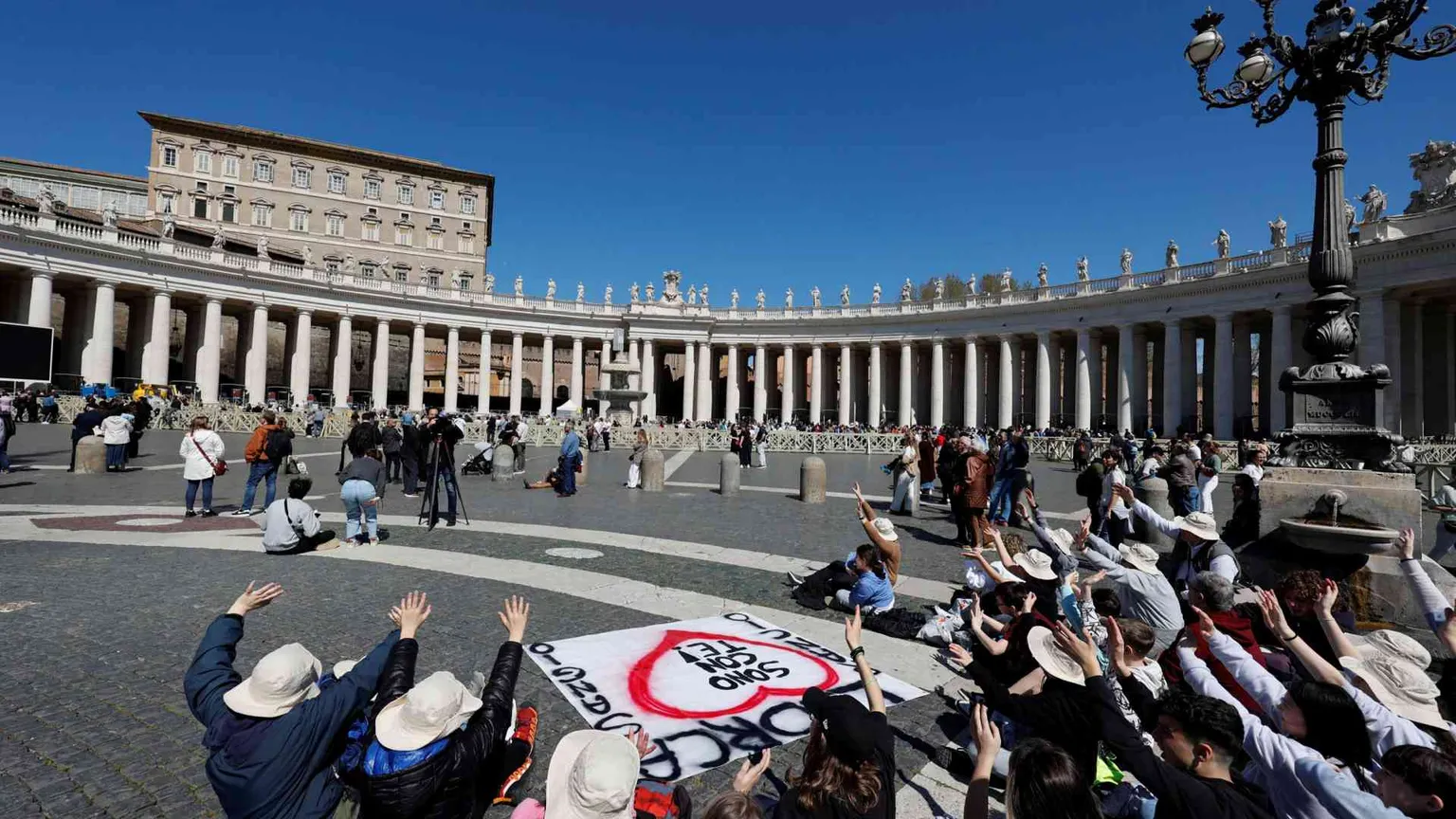 Il Papa: «La famiglia umana si riconcili nella pace»