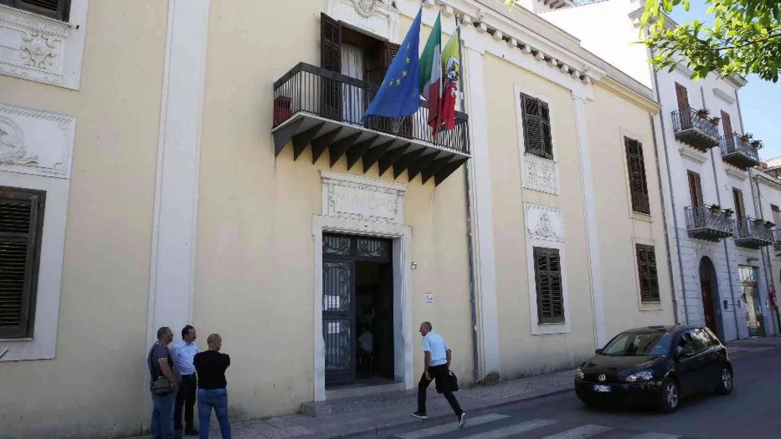 Un uomo picchiato a morte, dopo una lite in strada: cosa si sa finora
