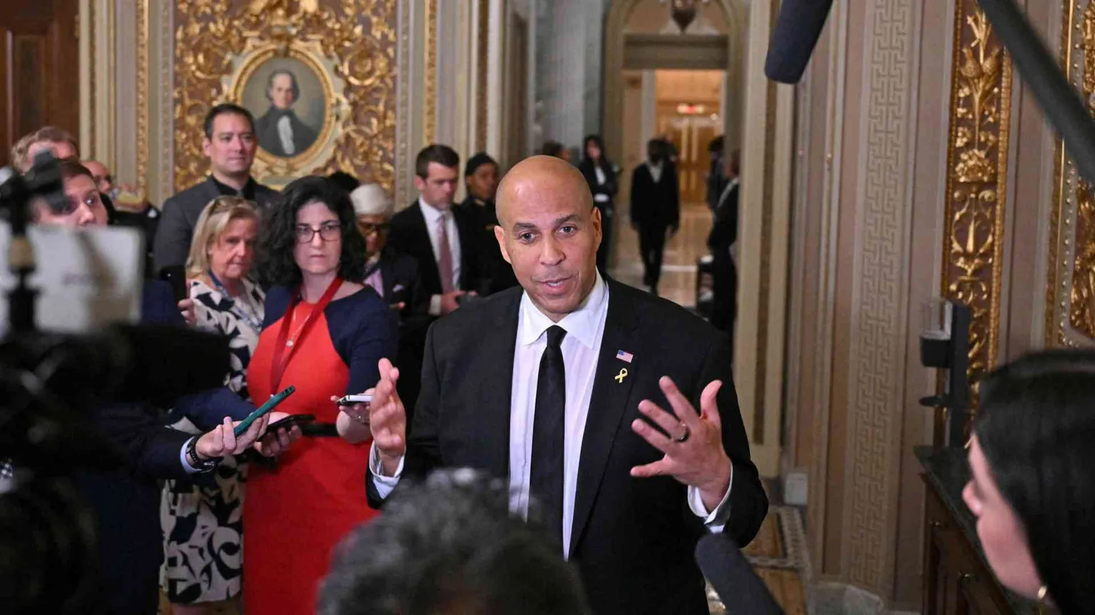 Senatore dem batte ogni record a Capitol Hill: parla per 24 ore e 20 minuti