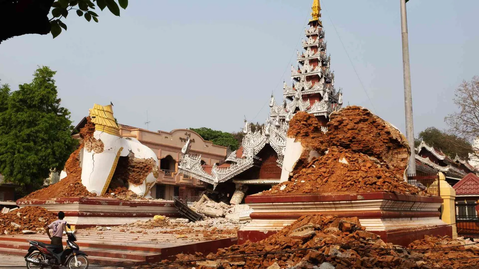 Myanmar, tregua sulle macerie. La giunta militare ha sparato sulla Croce Rossa