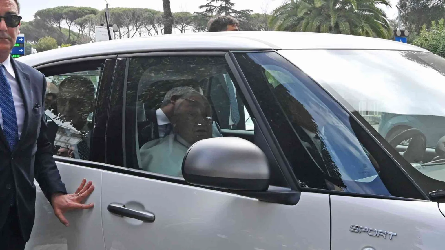 Il Papa in convalescenza migliora. L'infezione è in ribasso