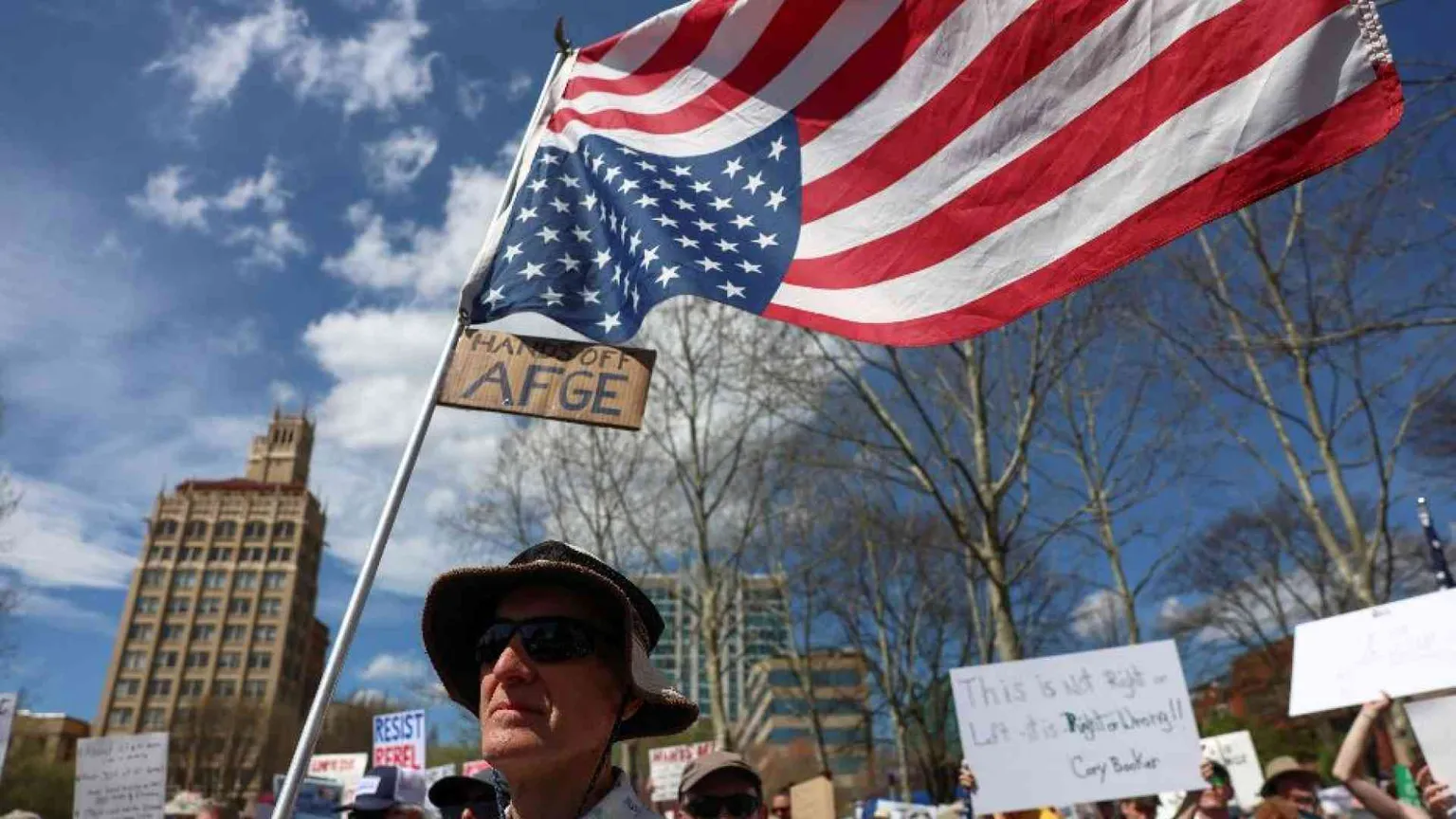 I cortei anti-Trump in mille città: cosa sta succedendo in America