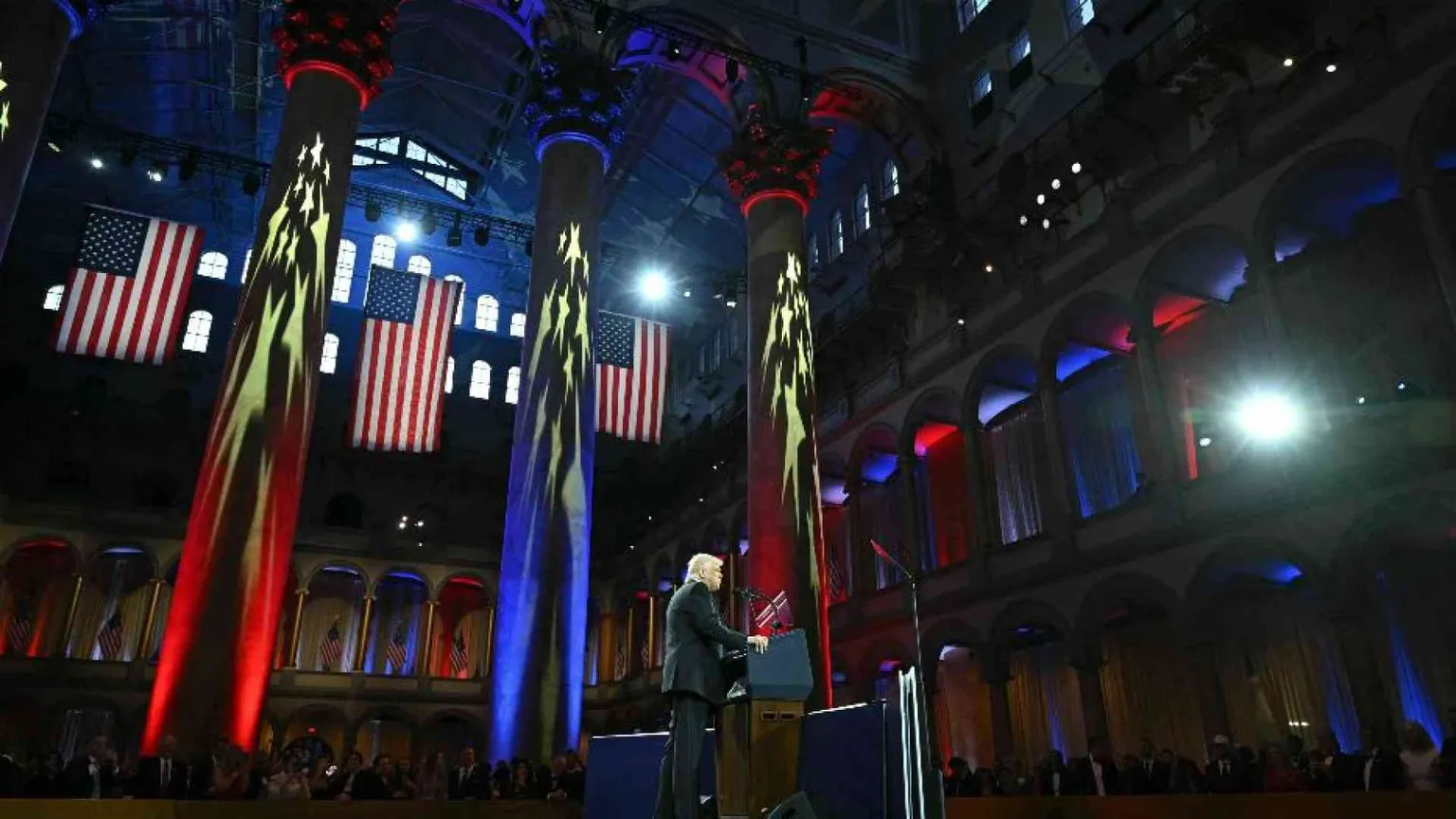 Al via i «dazi reciproci» per 60 Paesi, la Cina risponde. La frase-choc di Trump