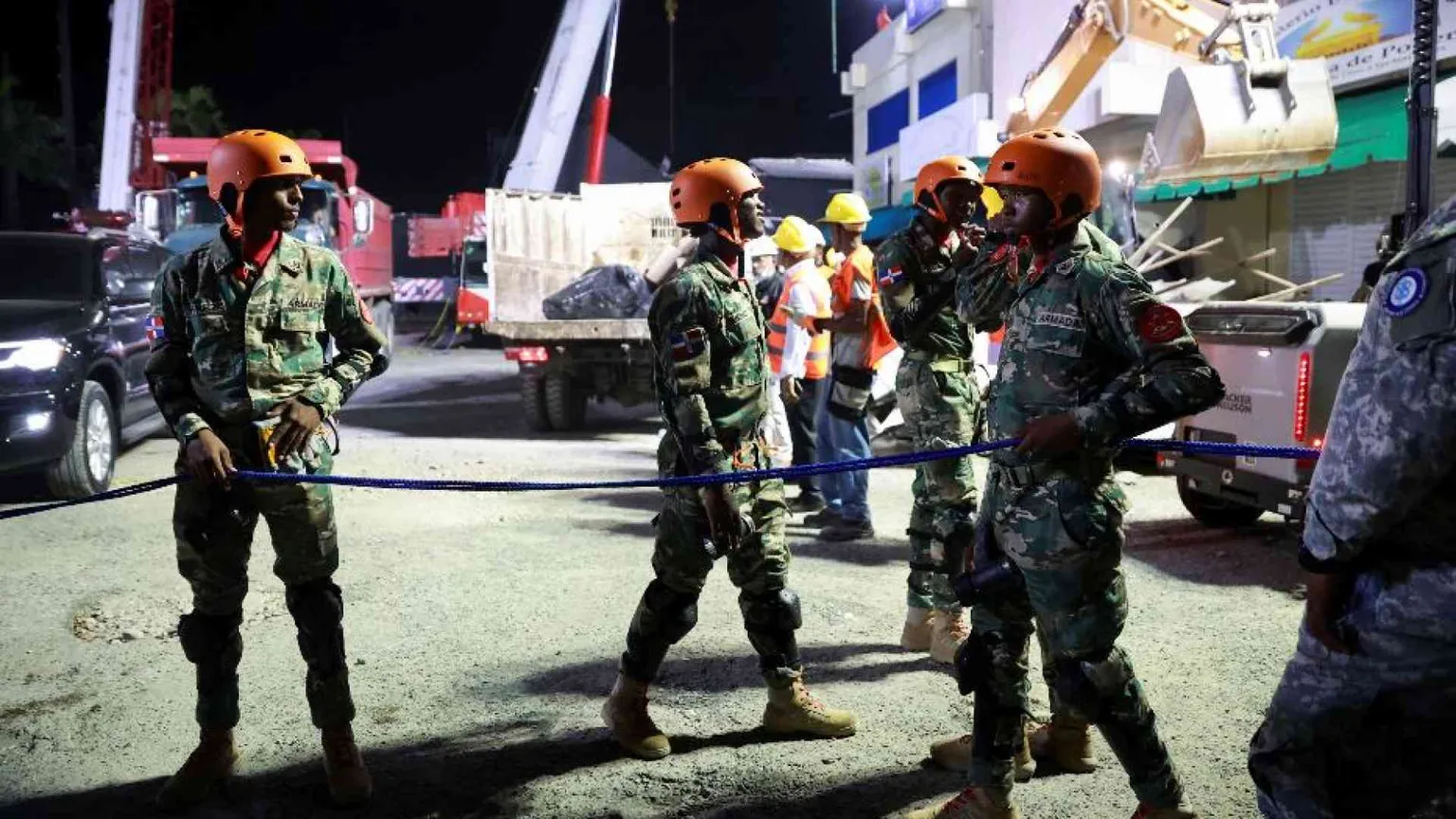 Crolla il tetto di una discoteca: almeno 124 i morti