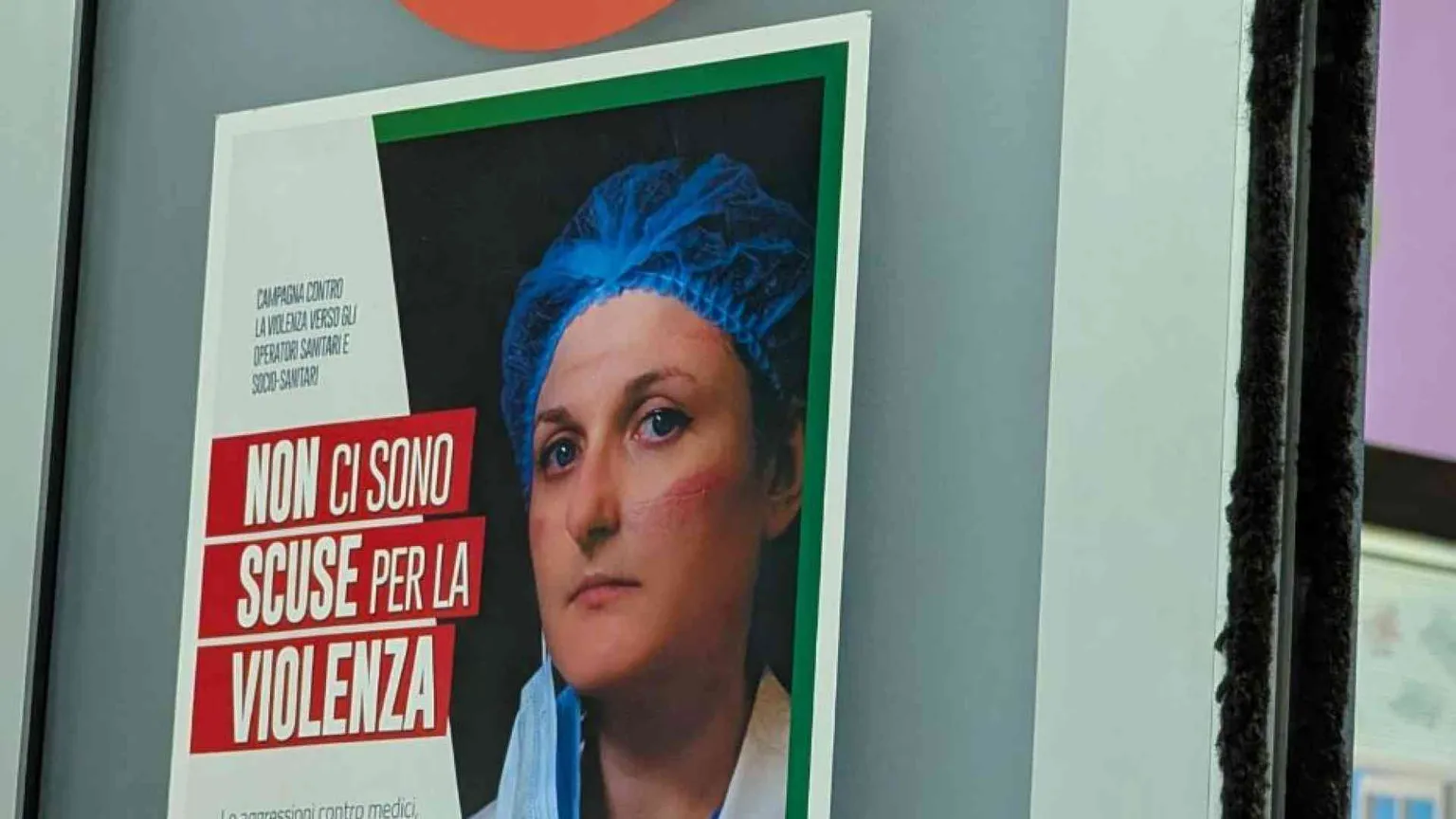 La storia del medico che ha salvato la vita all'uomo che lo stava aggredendo