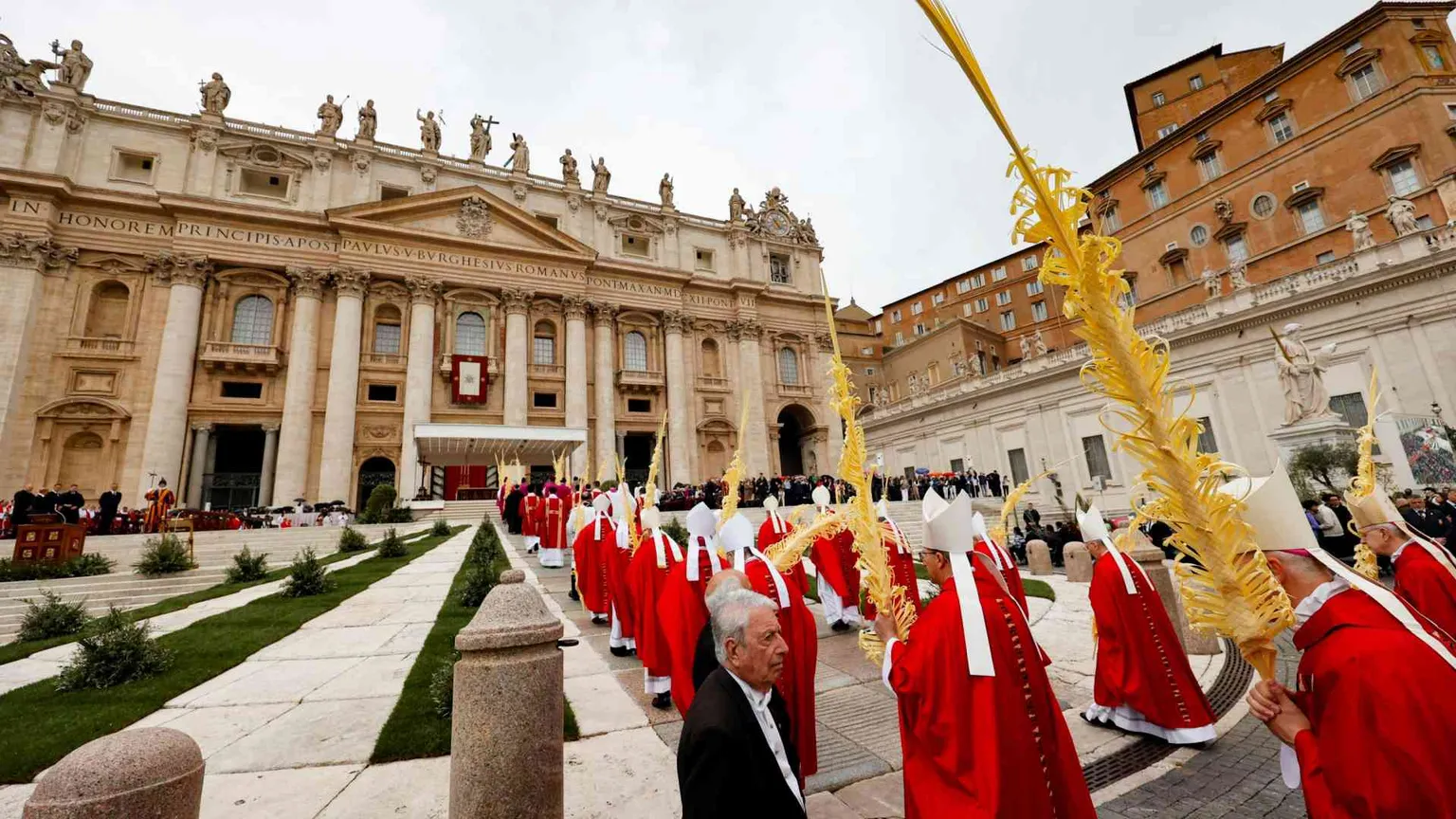 Il Papa: «Nella salvezza nessuno è straniero. Facciamoci cirenei degli altri»