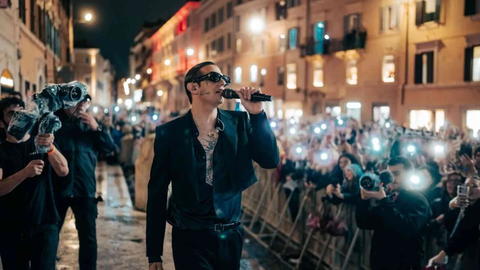 Achille Lauro: «Canto l'amore per mia madre e per i ragazzi di periferia»