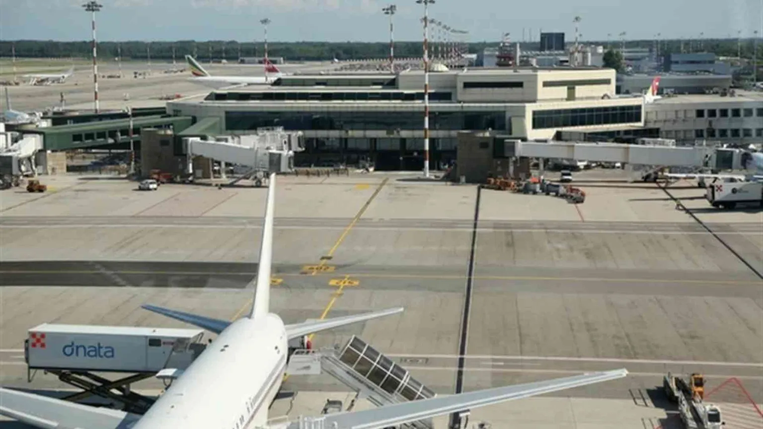 In migliaia negli aeroporti di Roma e Milano