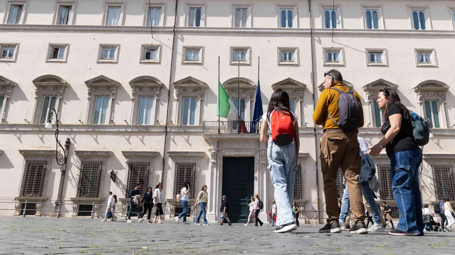 Cinque giorni di lutto nazionale per Francesco: cosa comportano
