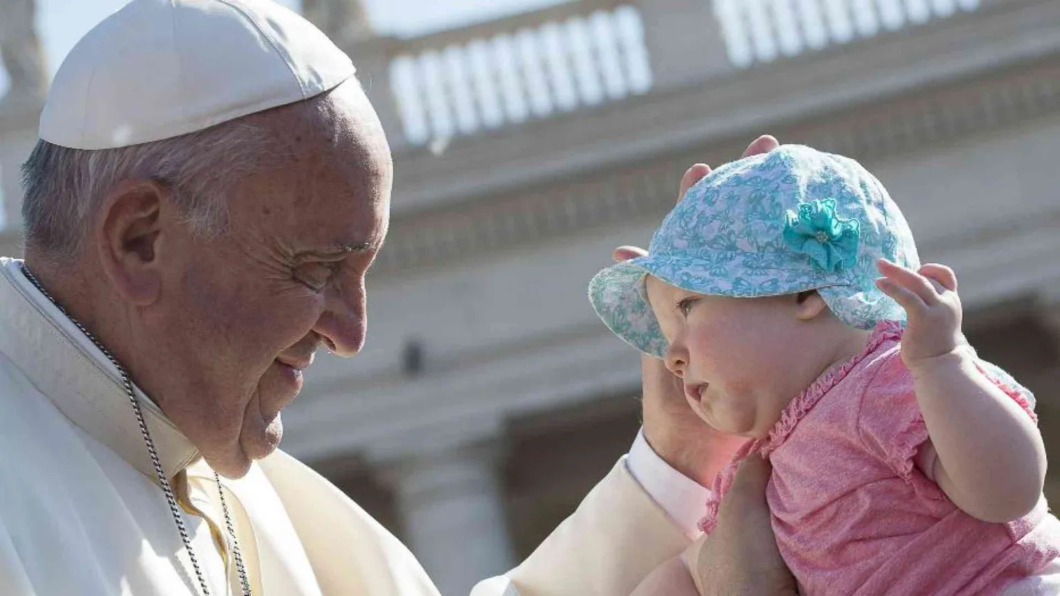 Aborto, eutanasia, maternità surrogata: la bioetica di Francesco