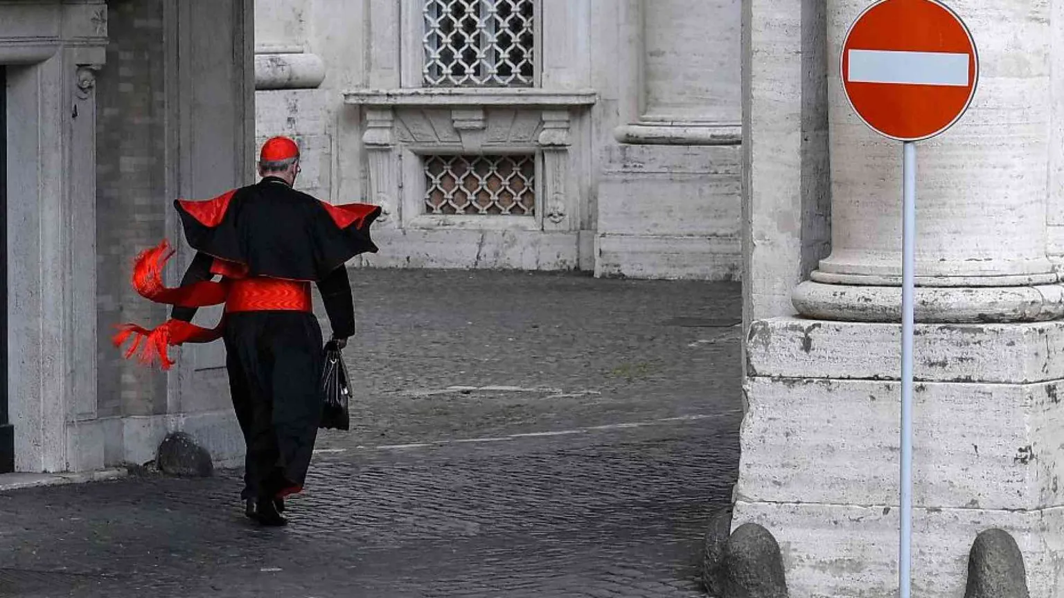 L'agenda del Conclave: la mattina la Messa per il Papa, poi l'«extra omnes»