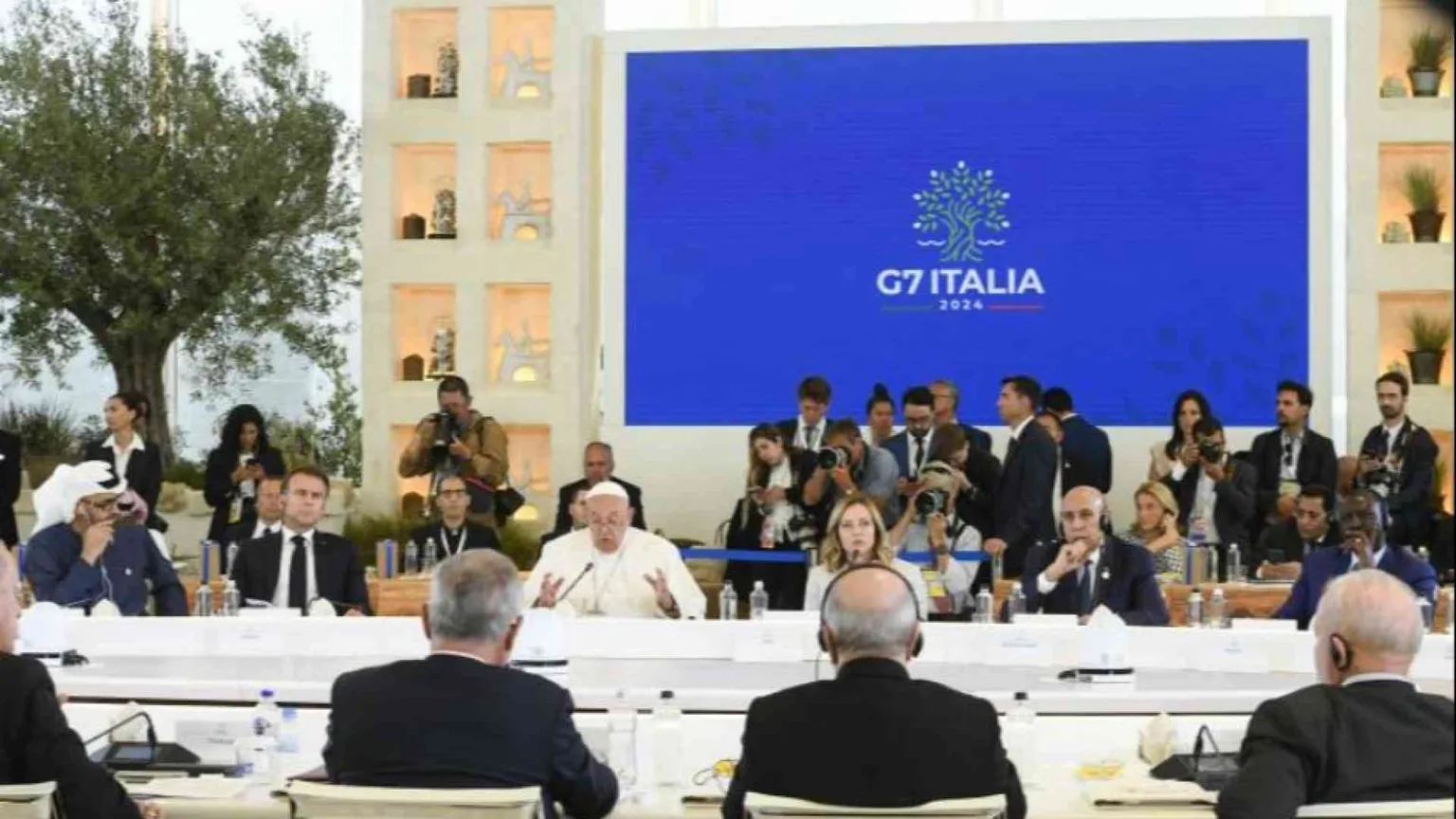 L’IA secondo papa Francesco: governata da un’etica condivisa