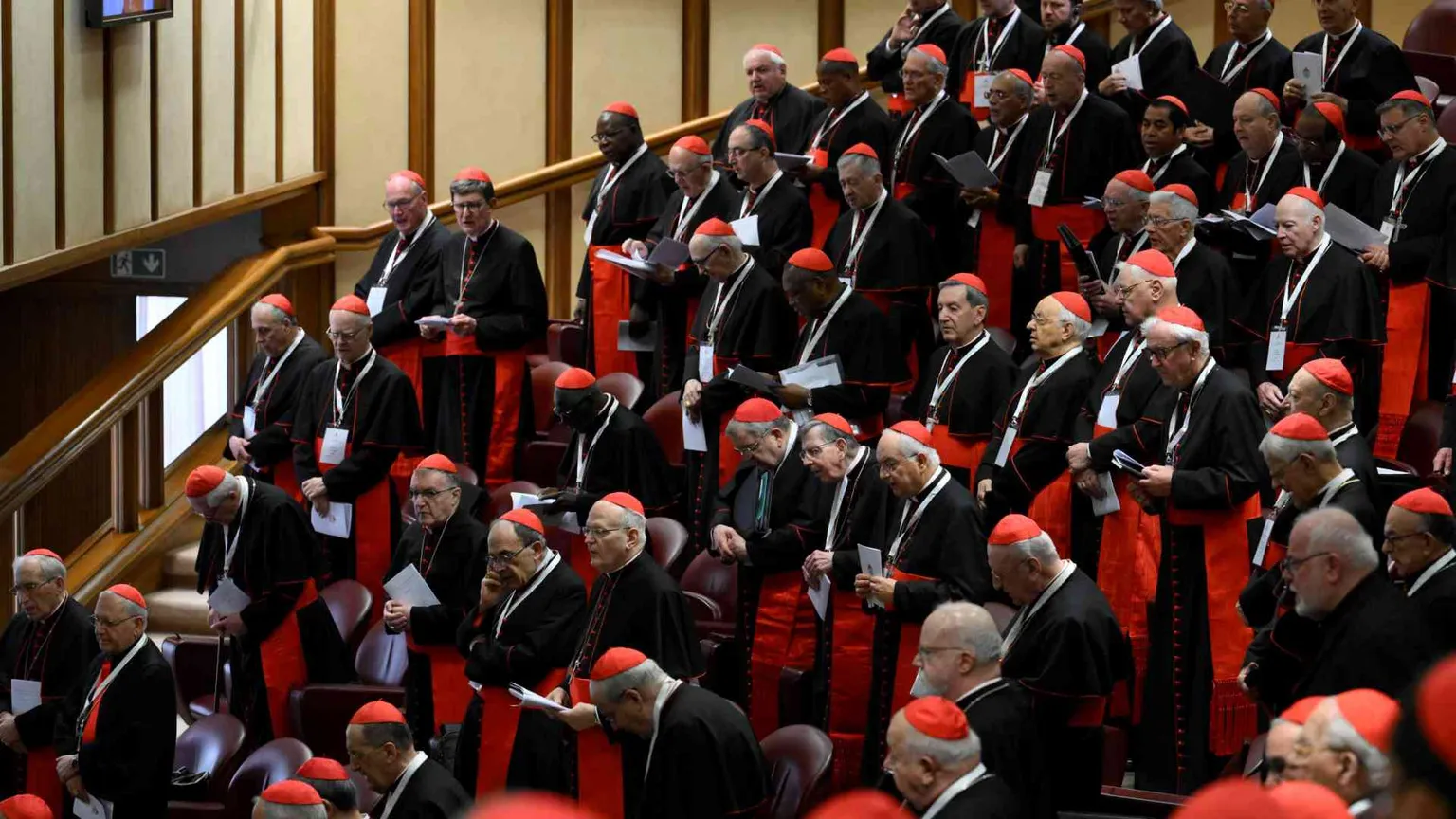 Dai cardinali l'invito alla preghiera. «Docili all'azione dello Spirito»