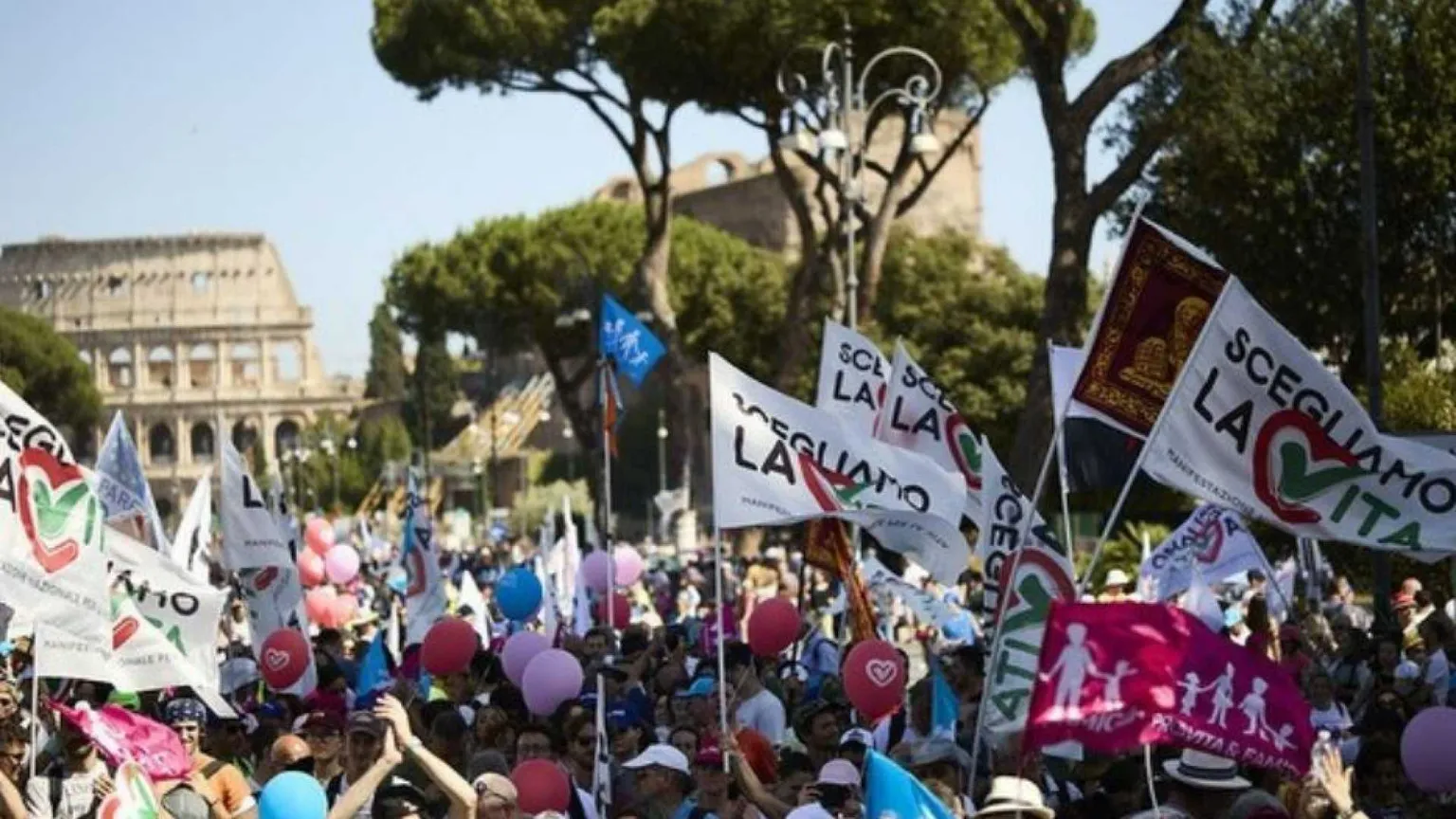 Cure palliative e aiuto alle mamme: in marcia per scegliere la vita